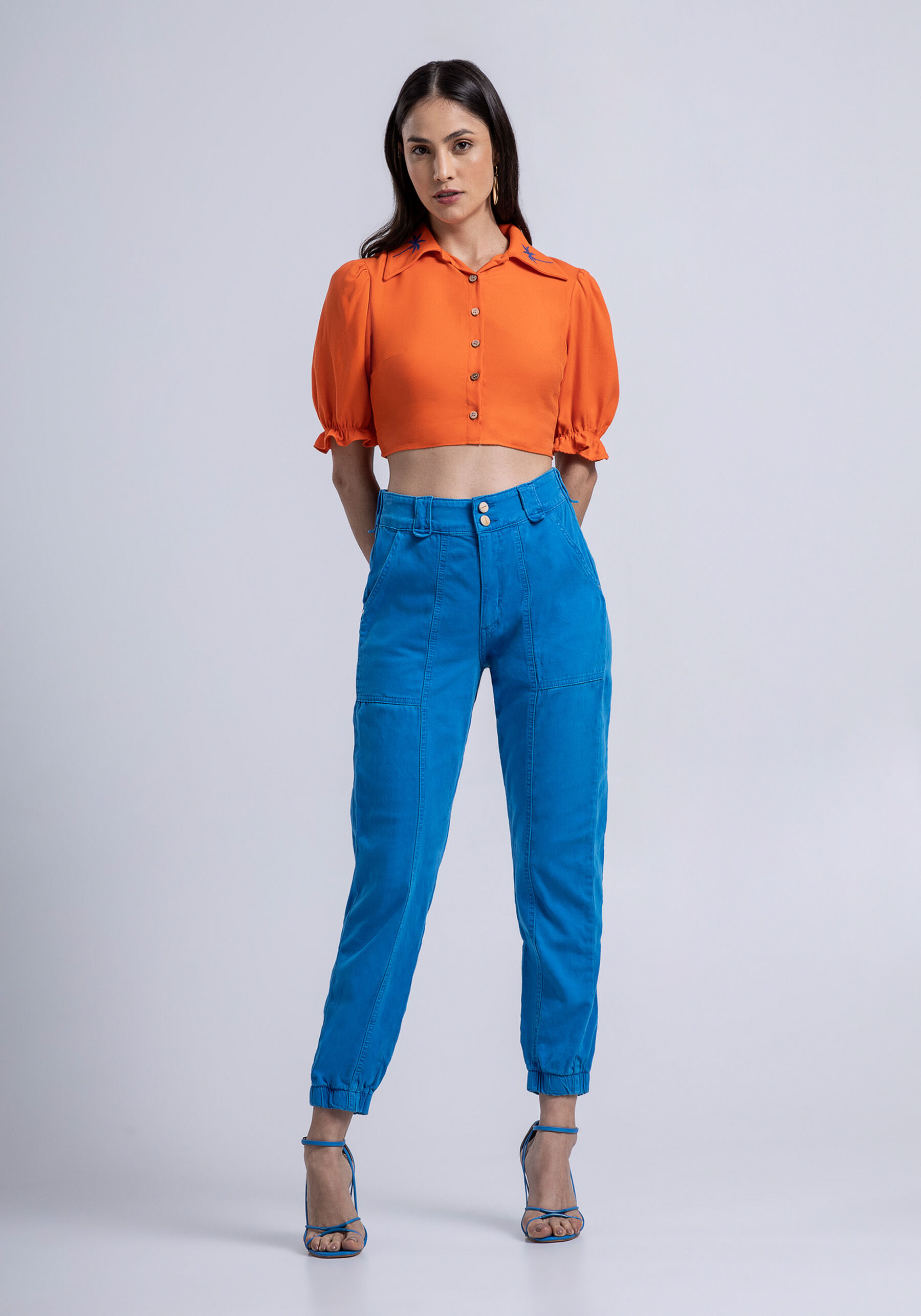 Camisa Manga Curta Cropped em Crepe com Bordado, . Camisa Manga Curta Cropped em Crepe com Bordado, , large.