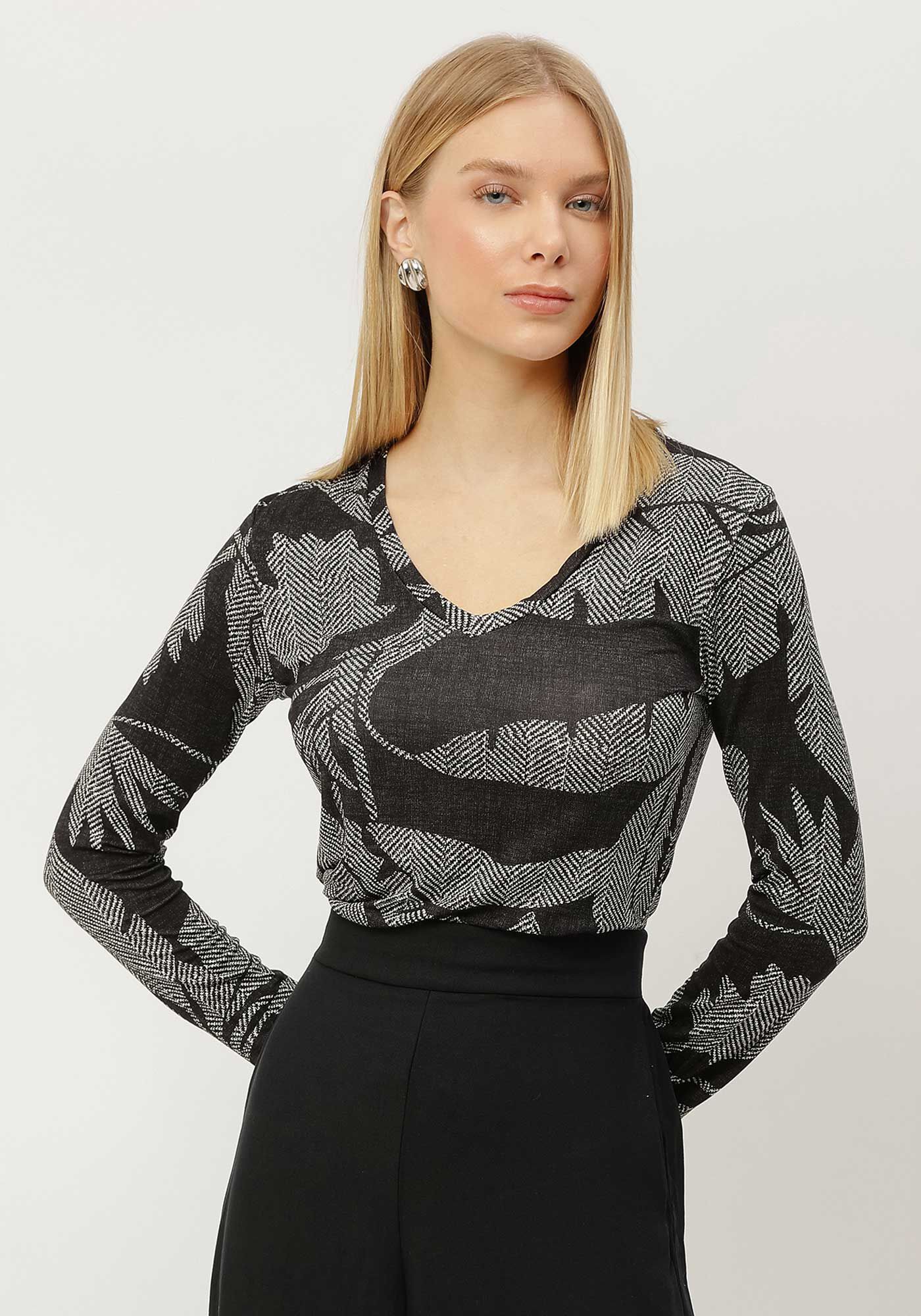 Blusa Manga Longa em Malha Viscose com Decote V, , large.