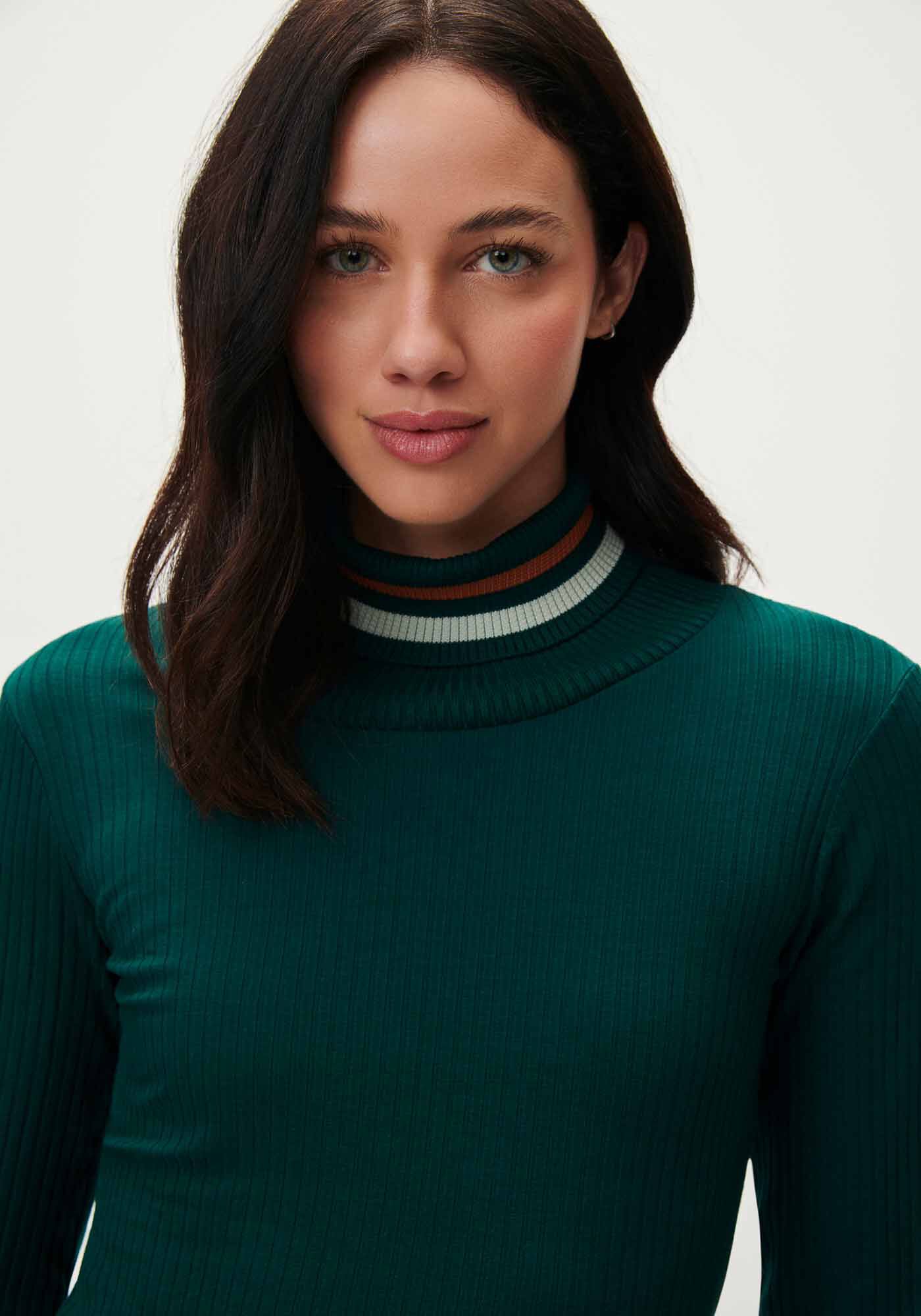 Blusa Manga Longa com Gola Alta em Retil&iacute;nea, , large.