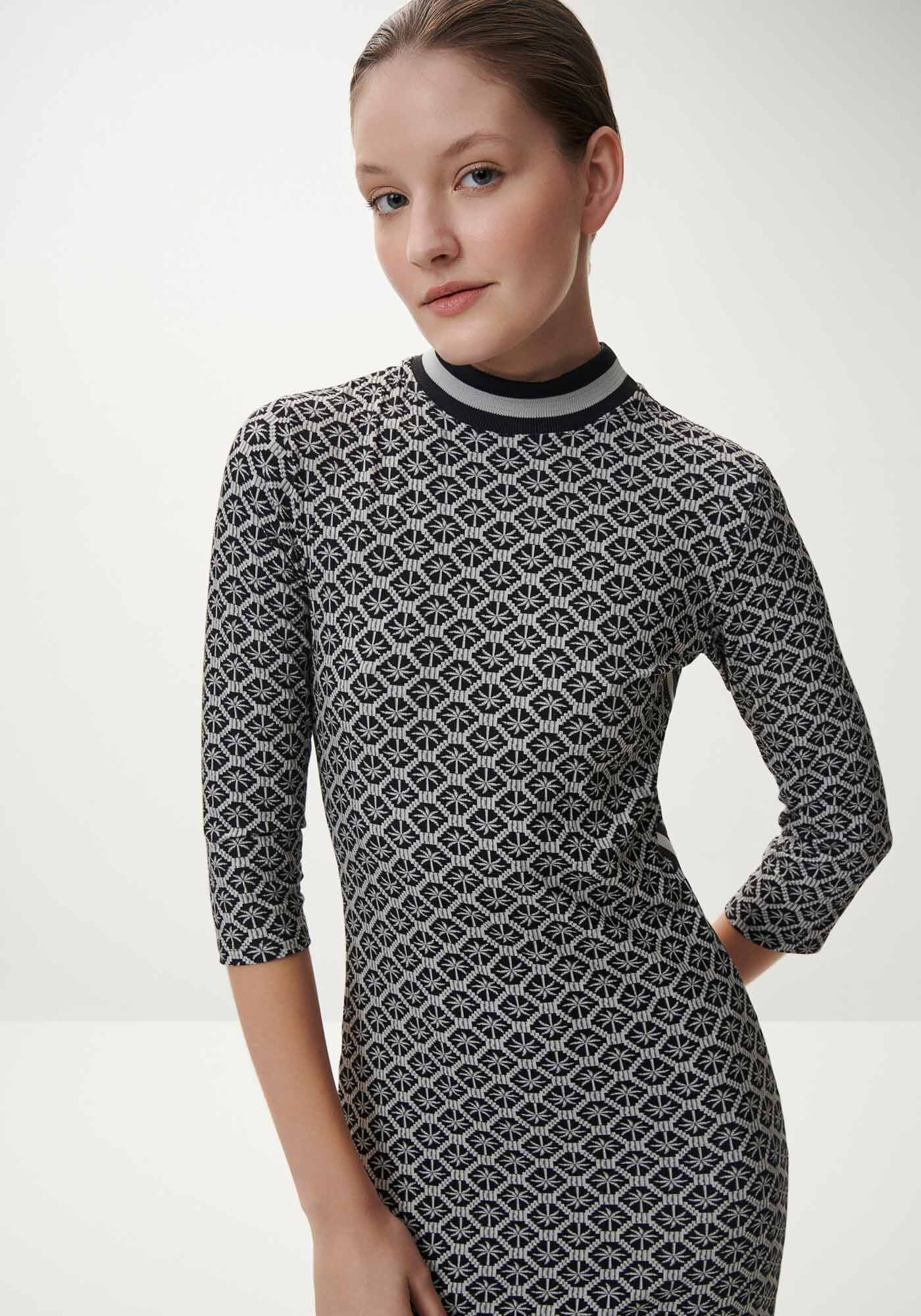 Vestido Midi Manga 3/4 com Retil&iacute;nea Lateral, , large.