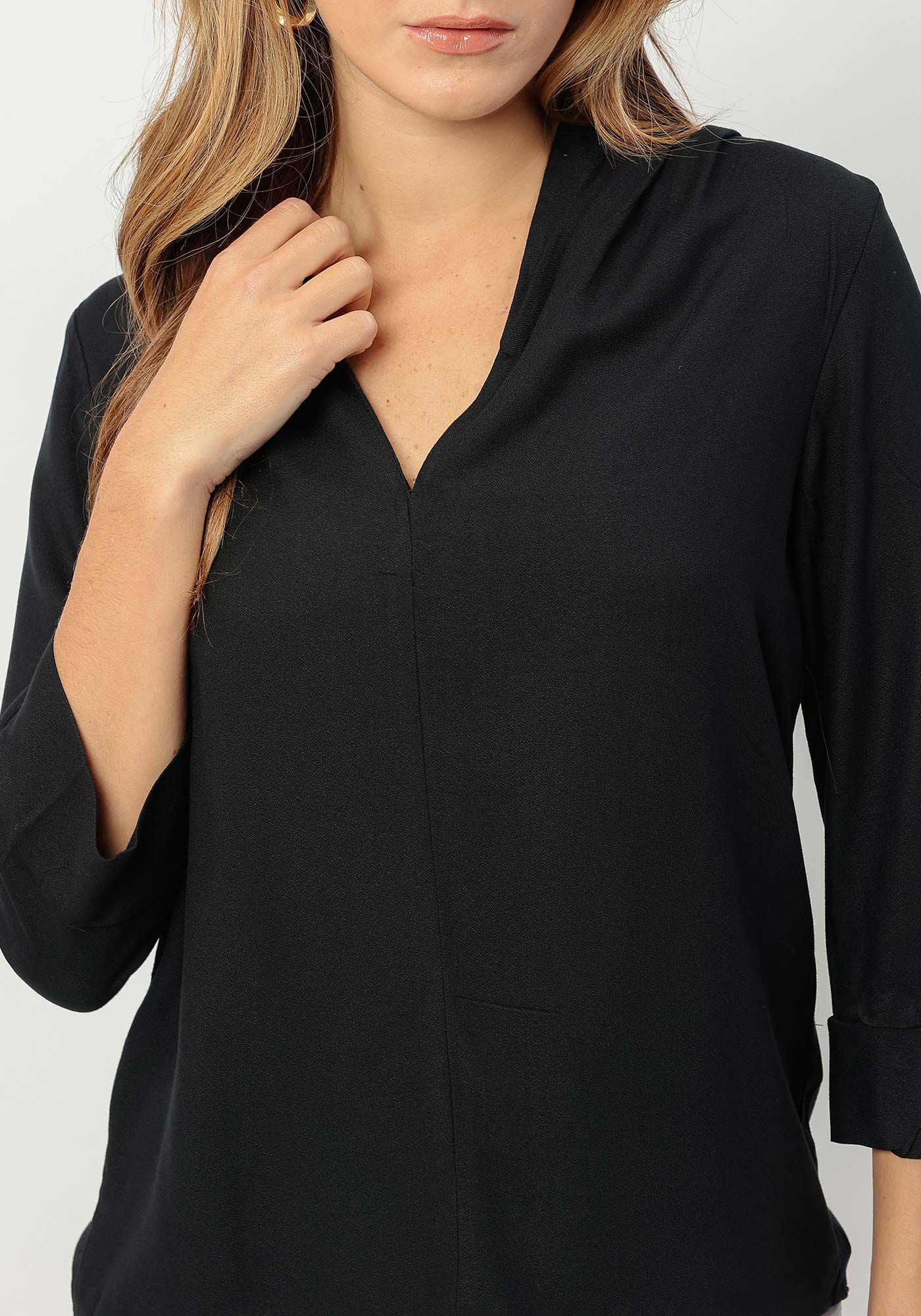 Blusa Decote V em Crepe com Pregas Ombros, , large.