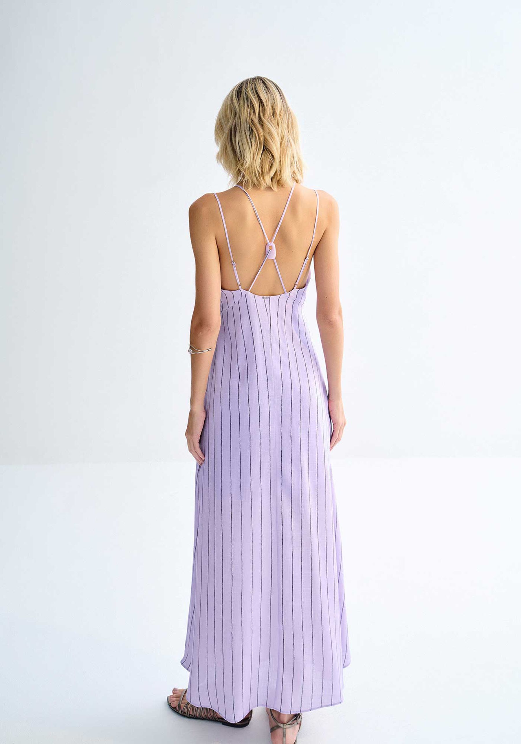 Vestido Midi Listrado em Viscose com Recorte Costas, ESSENCE LILAS. Vestido Midi Listrado em Viscose com Recorte Costas, ESSENCE LILAS, large.