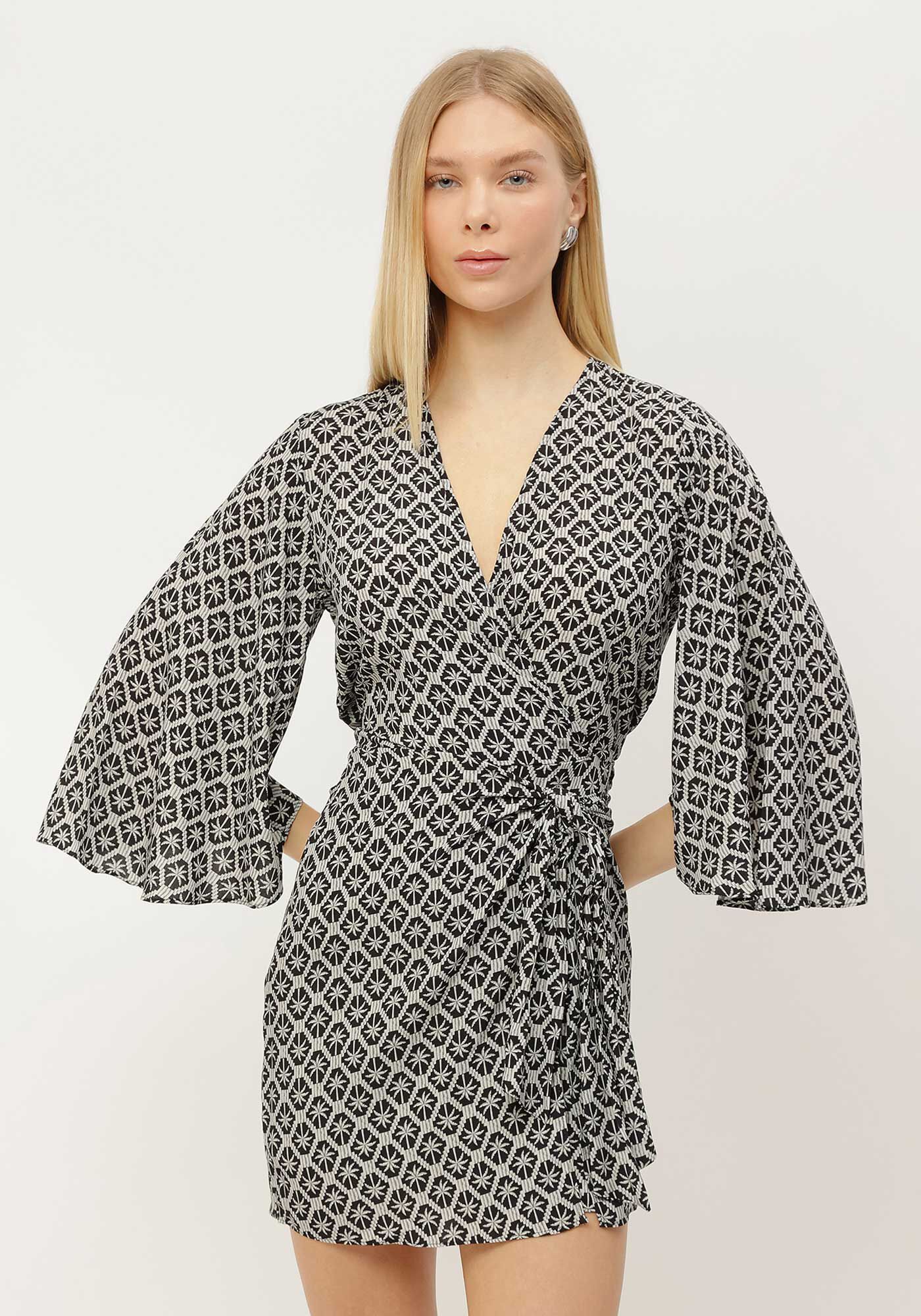 Macac&atilde;o Curto Estampado com Sobreposi&ccedil;&atilde;o Saia, MATELASSE, large.