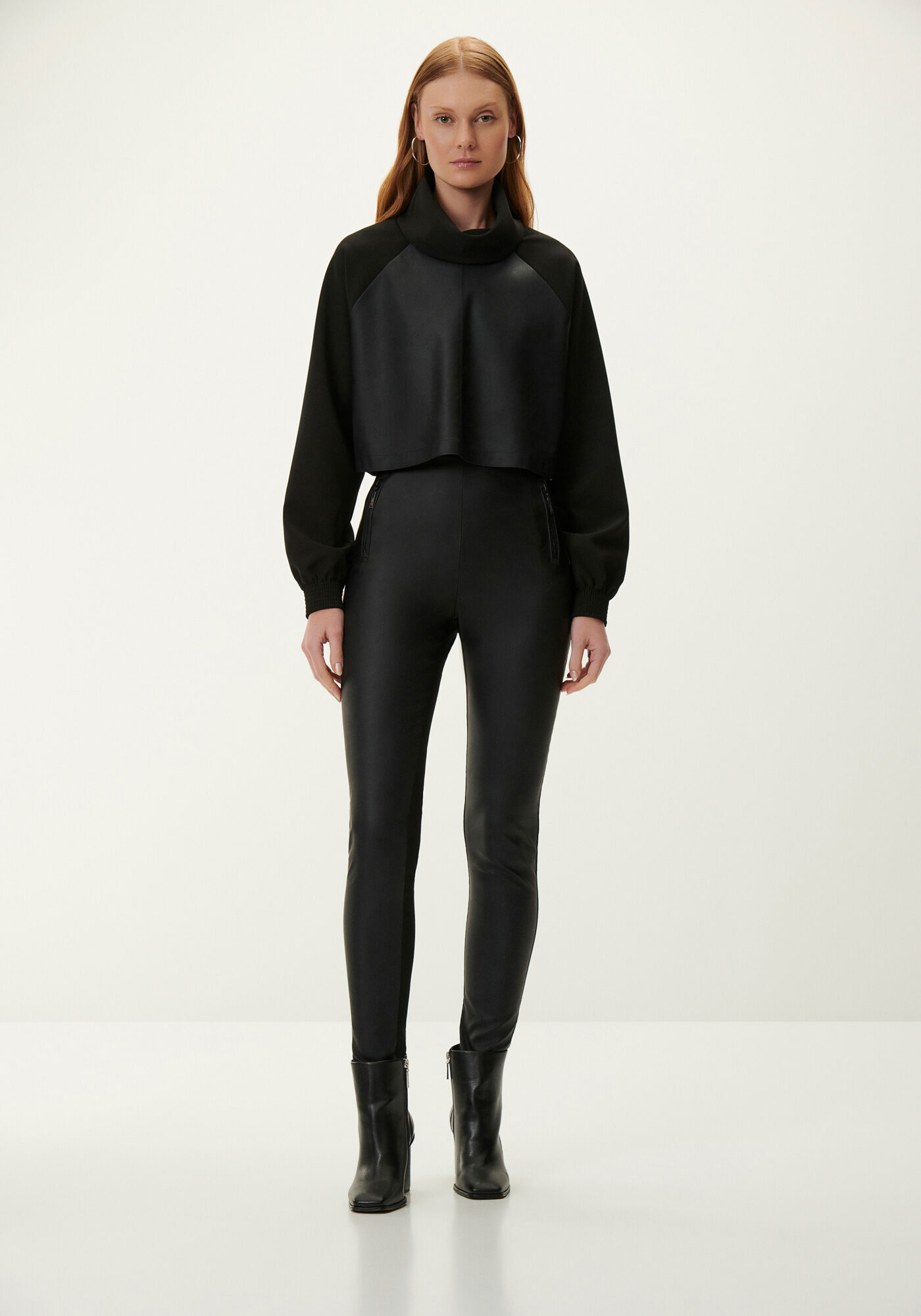 Blusa Gola Alta Cropped com Recorte PU, , large.