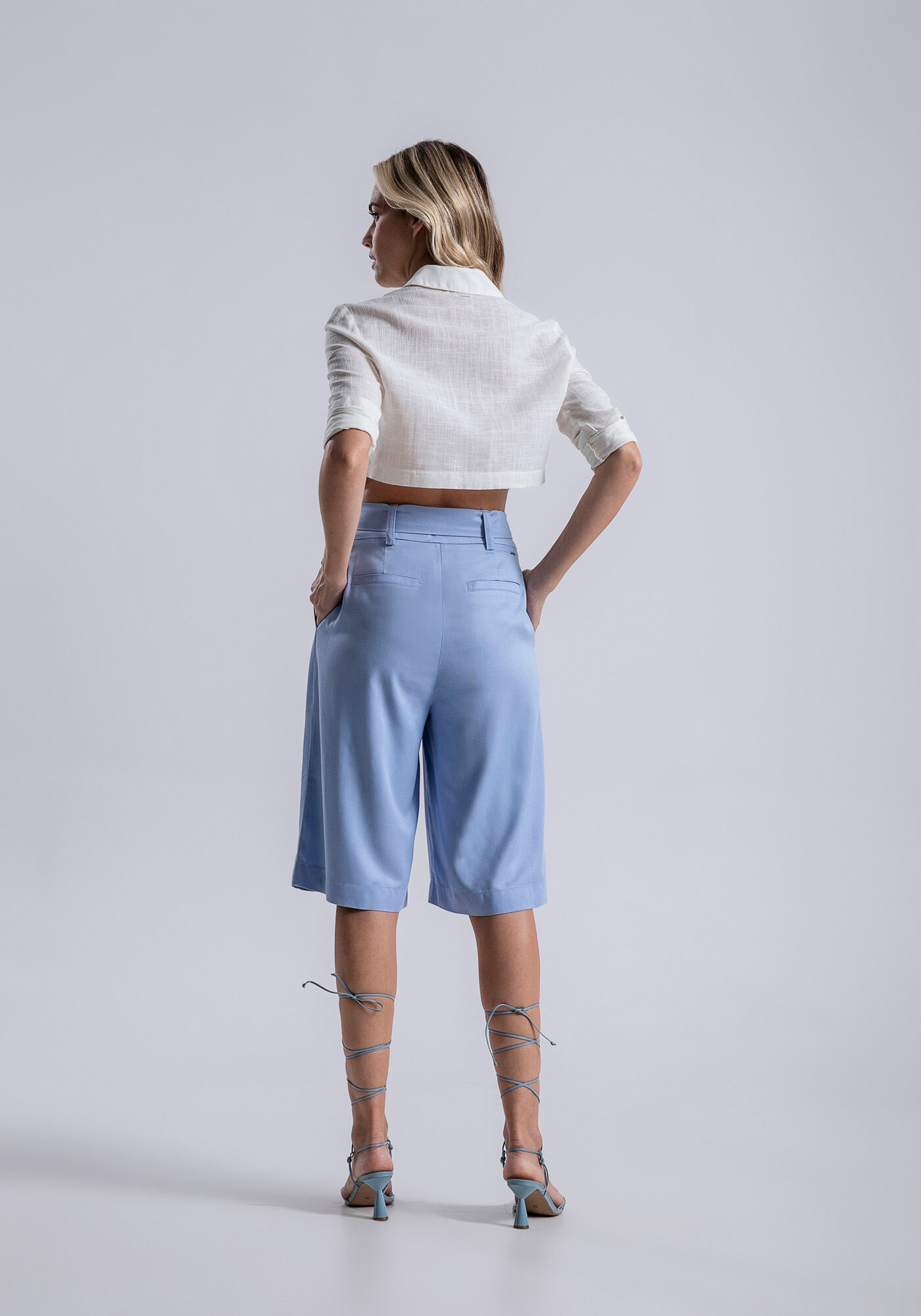 Bermuda Cintura M&eacute;dia em Tecido Plano com Cinto, , large.