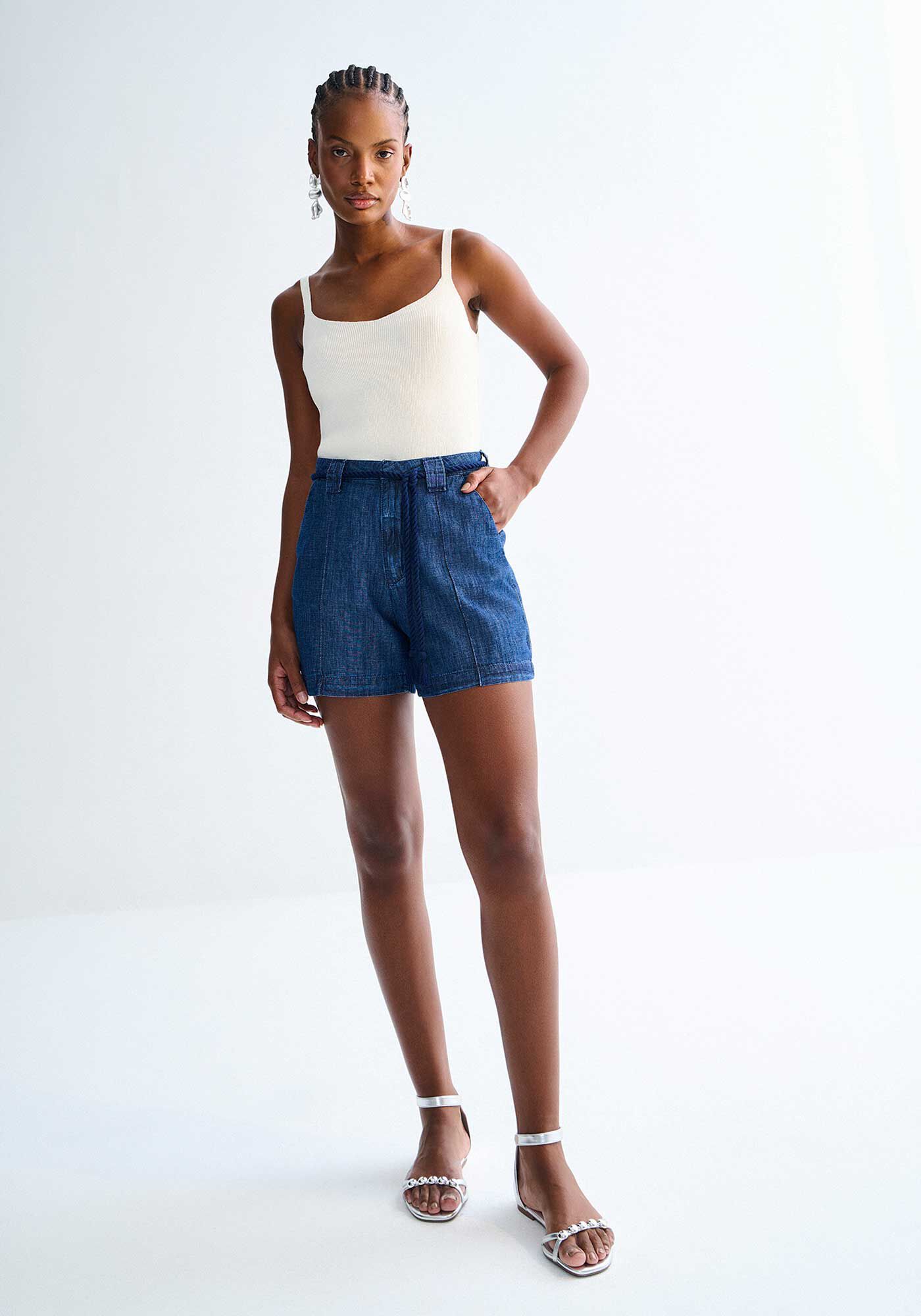 Shorts Jeans Mom Cintura Alta Alfaiataria com Cinto, JEANS, large.