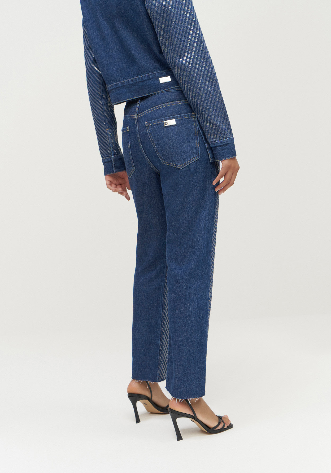 Cal&ccedil;a Jeans Reta Slim Cropped com Paet&ecirc;s, JEANS, large.