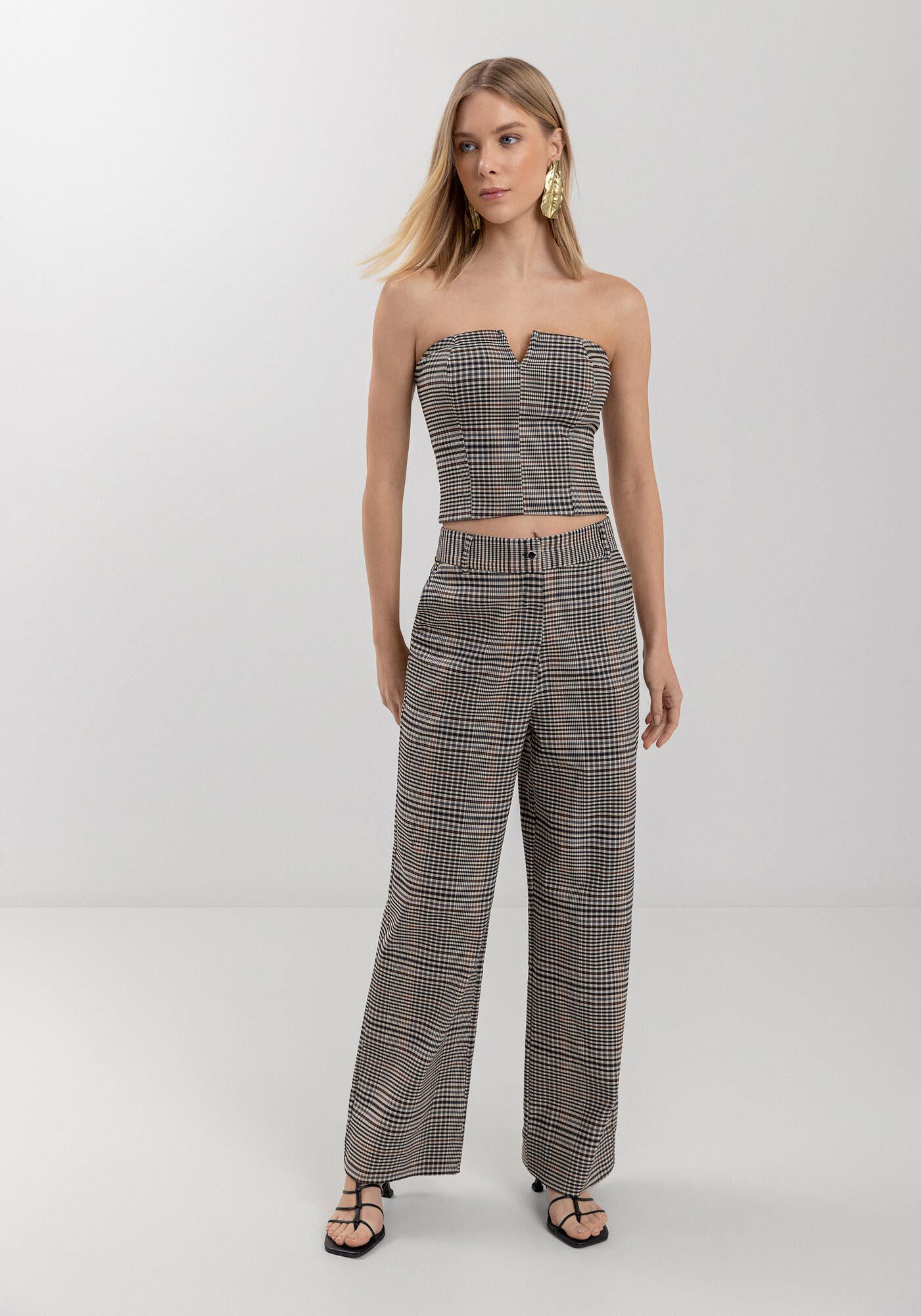 Blusa Curta Xadrez Sem Al&ccedil;as Com Z&iacute;per E Detalhe No Decote, , large.