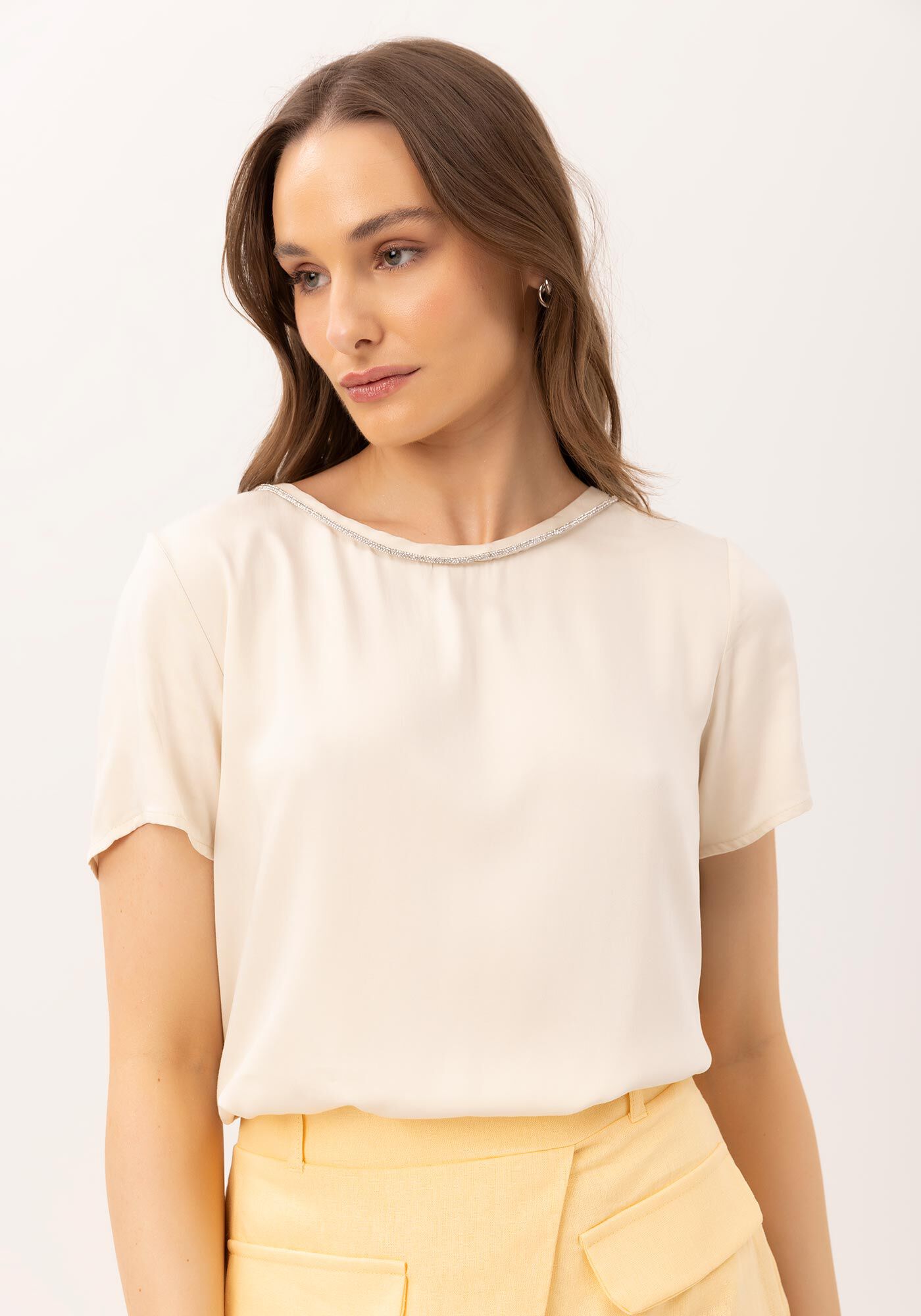 Blusa Manga Curta em Tecido Plano com Strass Decote, , large.