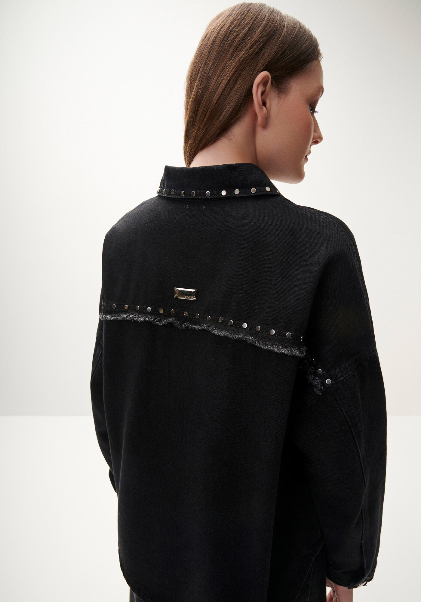 Camisa Jeans Manga Longa Preta com Tachas, , large.