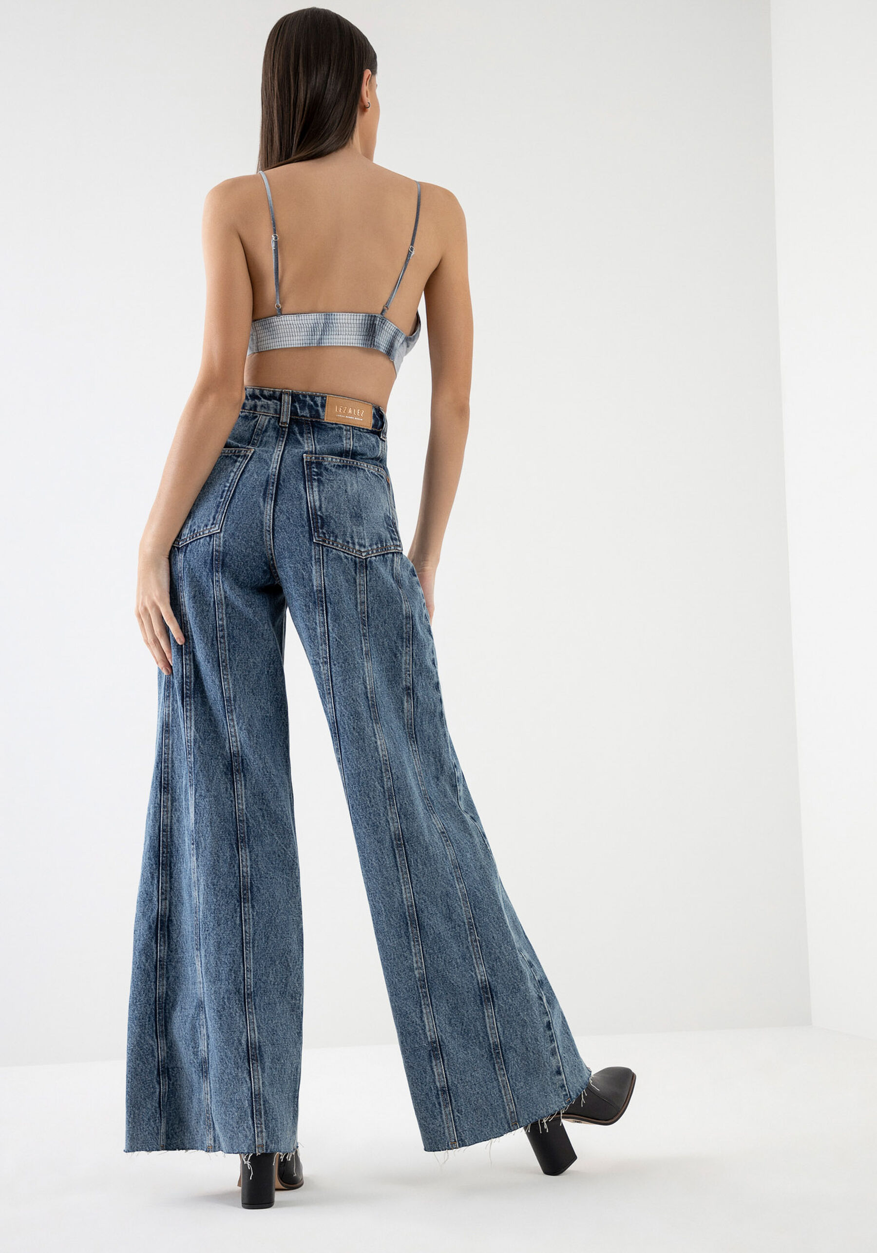 Calça Jeans Pantalona com Recortes Pespontados, JEANS. Calça Jeans Pantalona com Recortes Pespontados, JEANS, large.