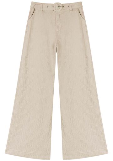Calça Super Wide Leg Em Sarja Com Cintura Alta E Cinto, BEGE BISCUIT. Calça Super Wide Leg Em Sarja Com Cintura Alta E Cinto, BEGE BISCUIT, large.