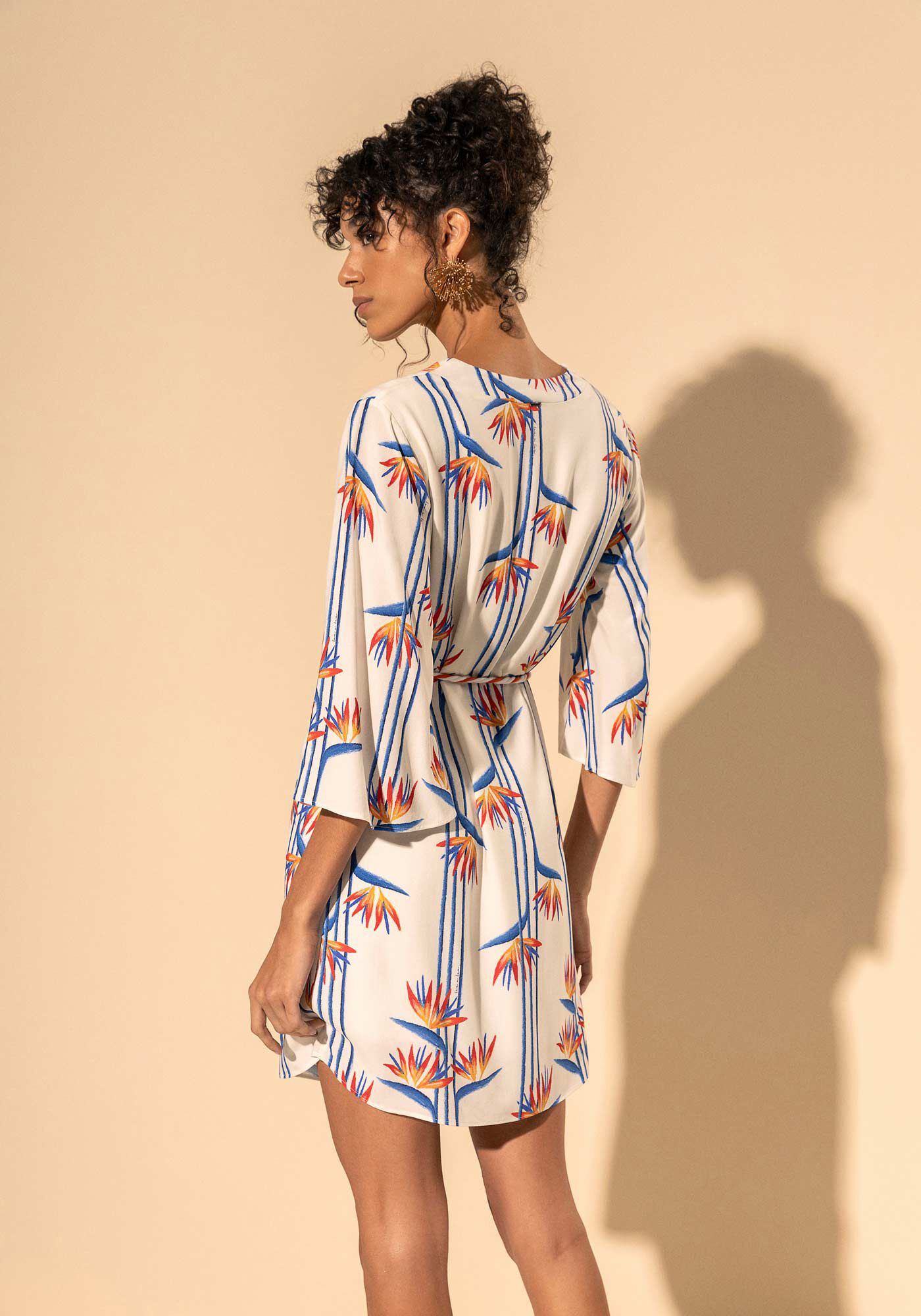 Vestido Curto Estampado Com Mangas 3/4 E Decote Em V, STRELIZIA MAXI BEGE, large.