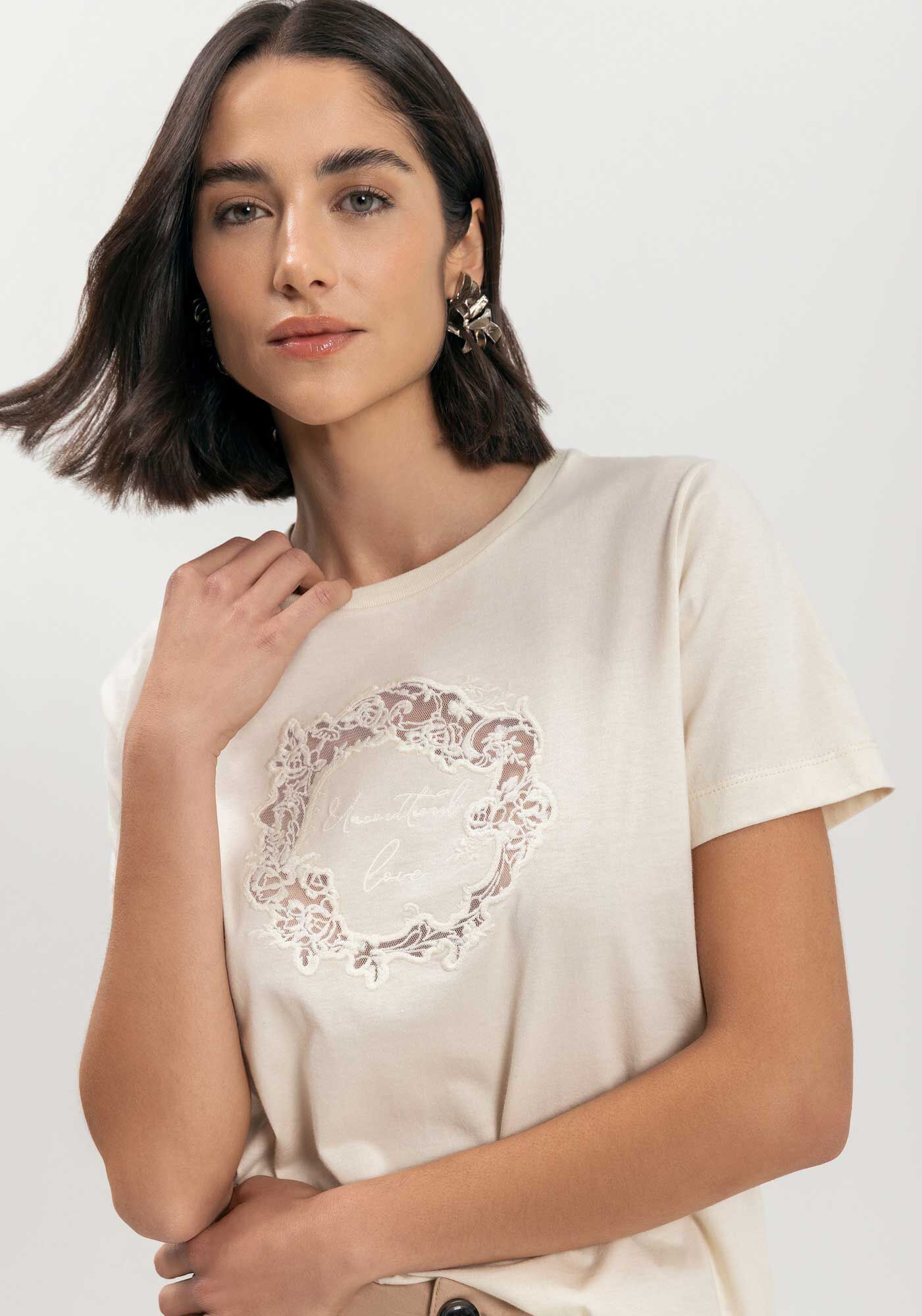 Blusa T-shirt De Mangas Curtas Com Bordado Local Em Tule, , large.