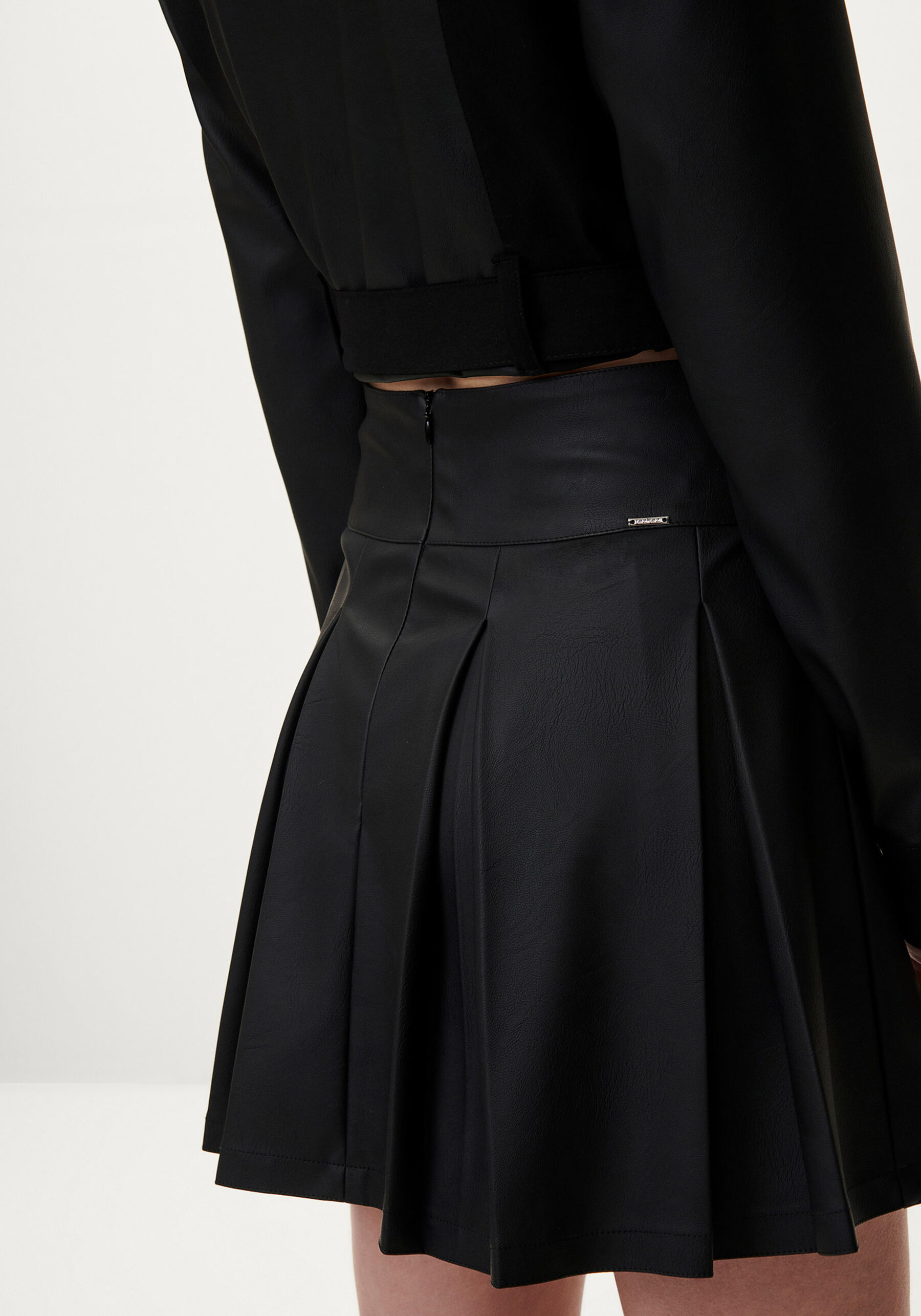 Saia Curta em Pu com Pregas, . Saia Curta em Pu com Pregas, , large.