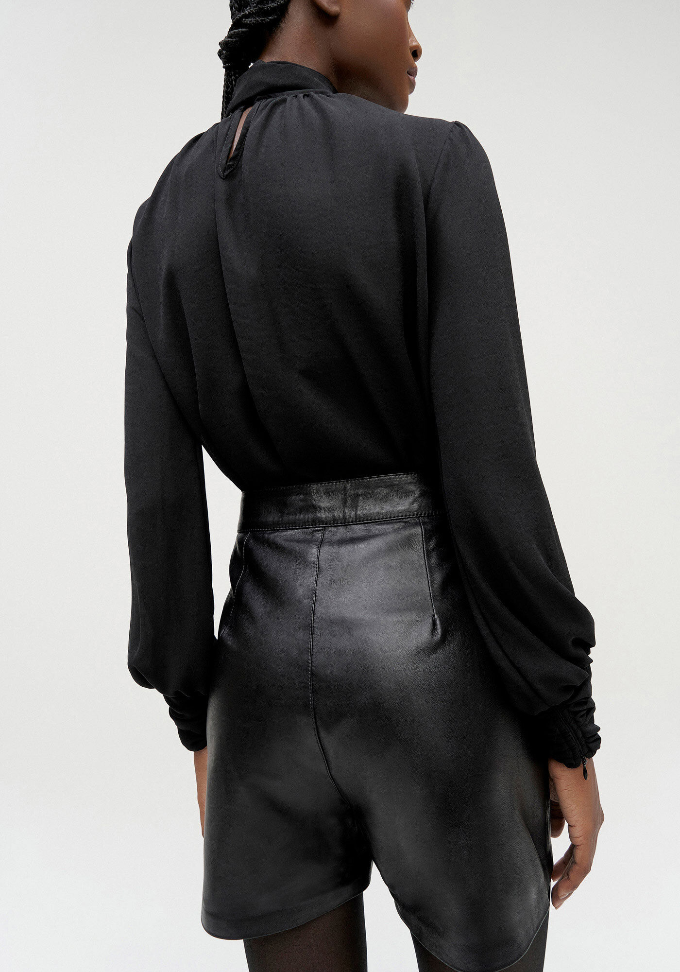 Shorts em Couro com Cintura Alta, , large.