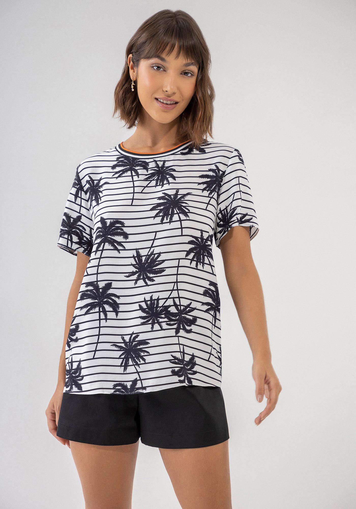 Blusa Manga Curta em Viscose com Retil&iacute;nea, , large.