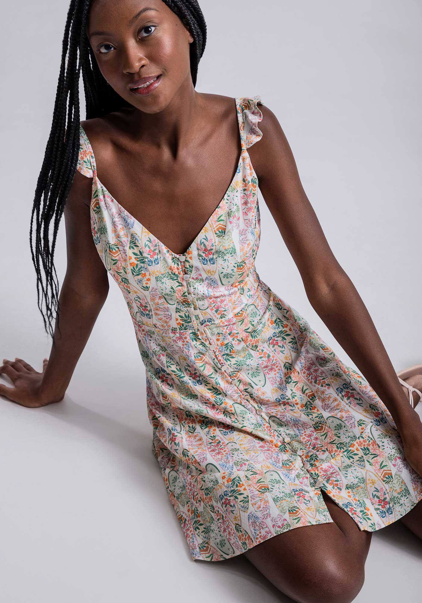 Vestido Curto Estampado em Viscose com Bot es