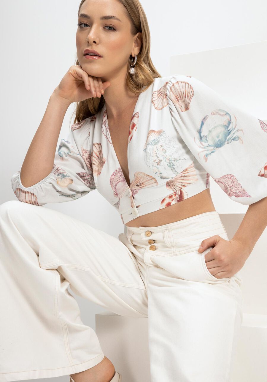 Blusa Cropped em Crepe com Manga 3/4 Bufante, MILLOR. Blusa Cropped em Crepe com Manga 3/4 Bufante, MILLOR, large.