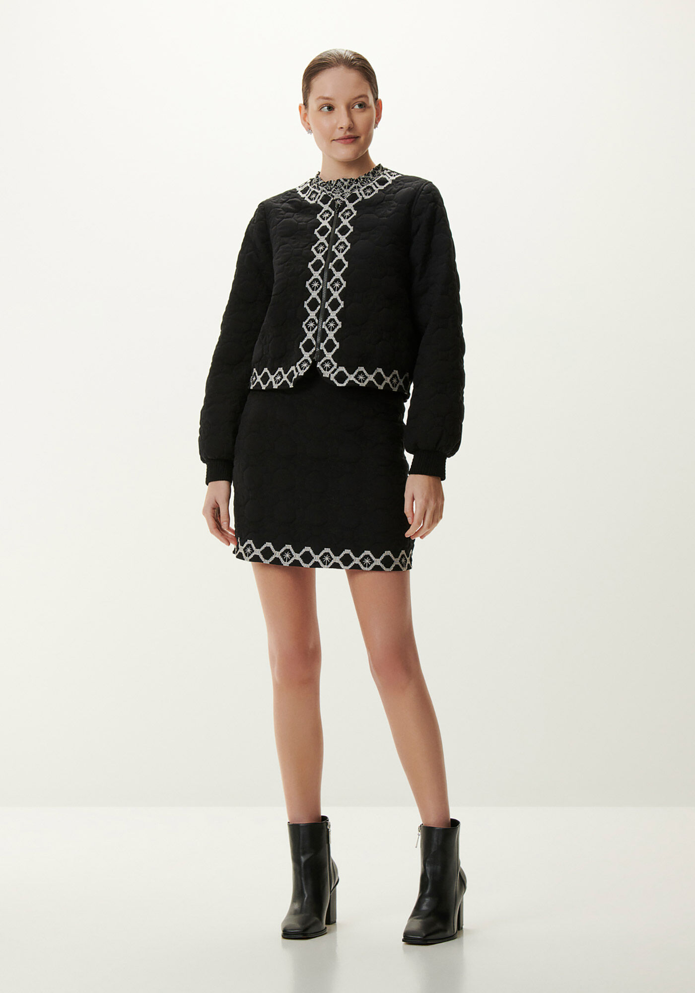 Jaqueta em Matelass&ecirc; com Bordado, , large.