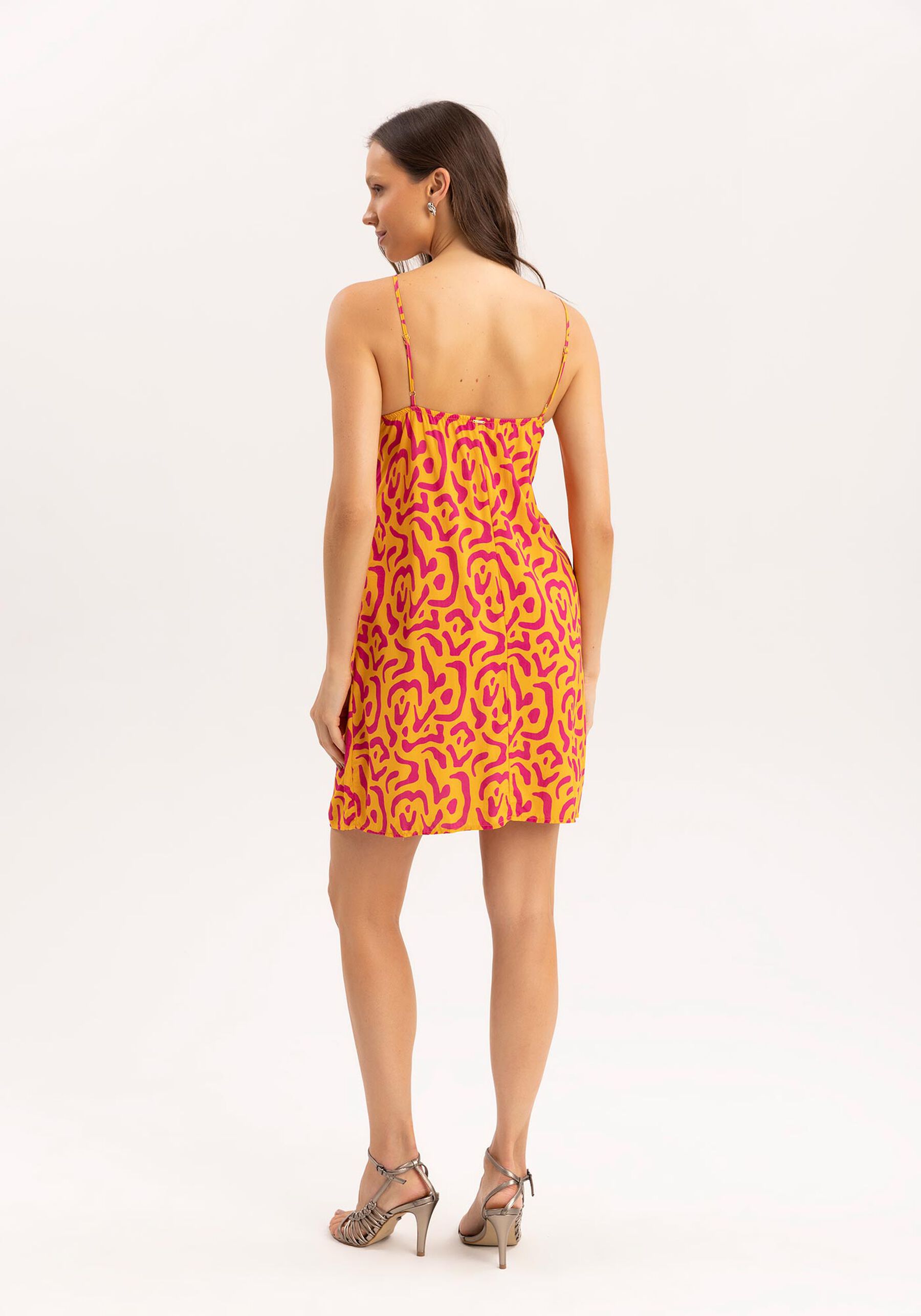 Vestido Curto Halter Neck em Viscose Estampada, . Vestido Curto Halter Neck em Viscose Estampada, , large.