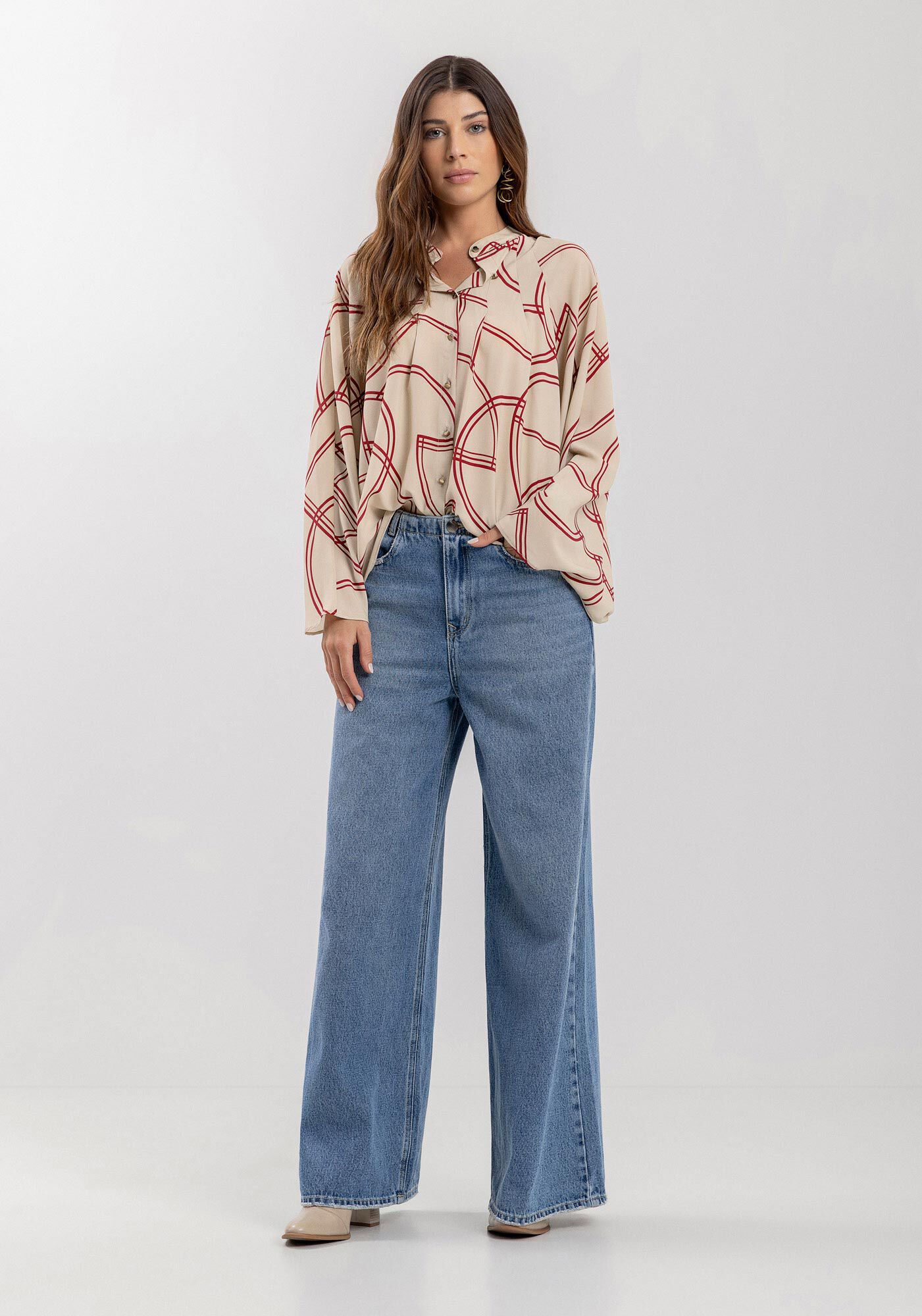 Blusa Fluida Estampada Com Mangas Amplas E Bot&otilde;es, , large.