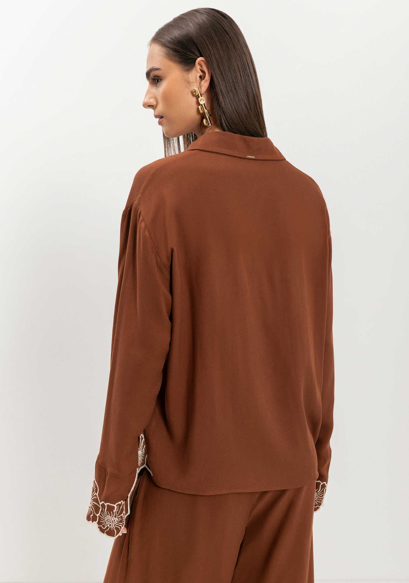 Camisa Alongada De Mangas Longas Com Bot&otilde;es E Bordados, MARROM TAMARA, large.