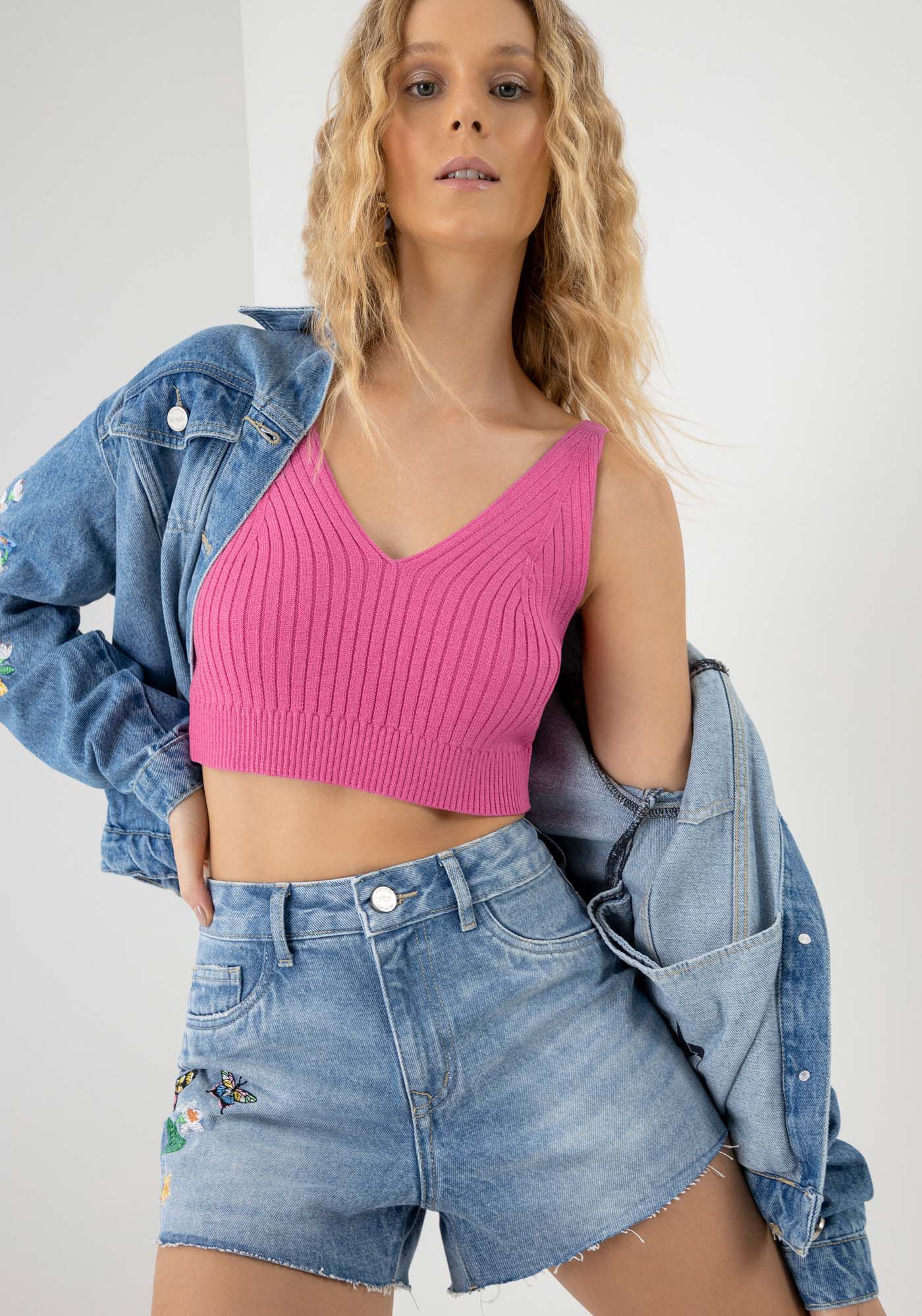 Shorts Jeans Cintura Alta com Bordado Borboleta, , large.