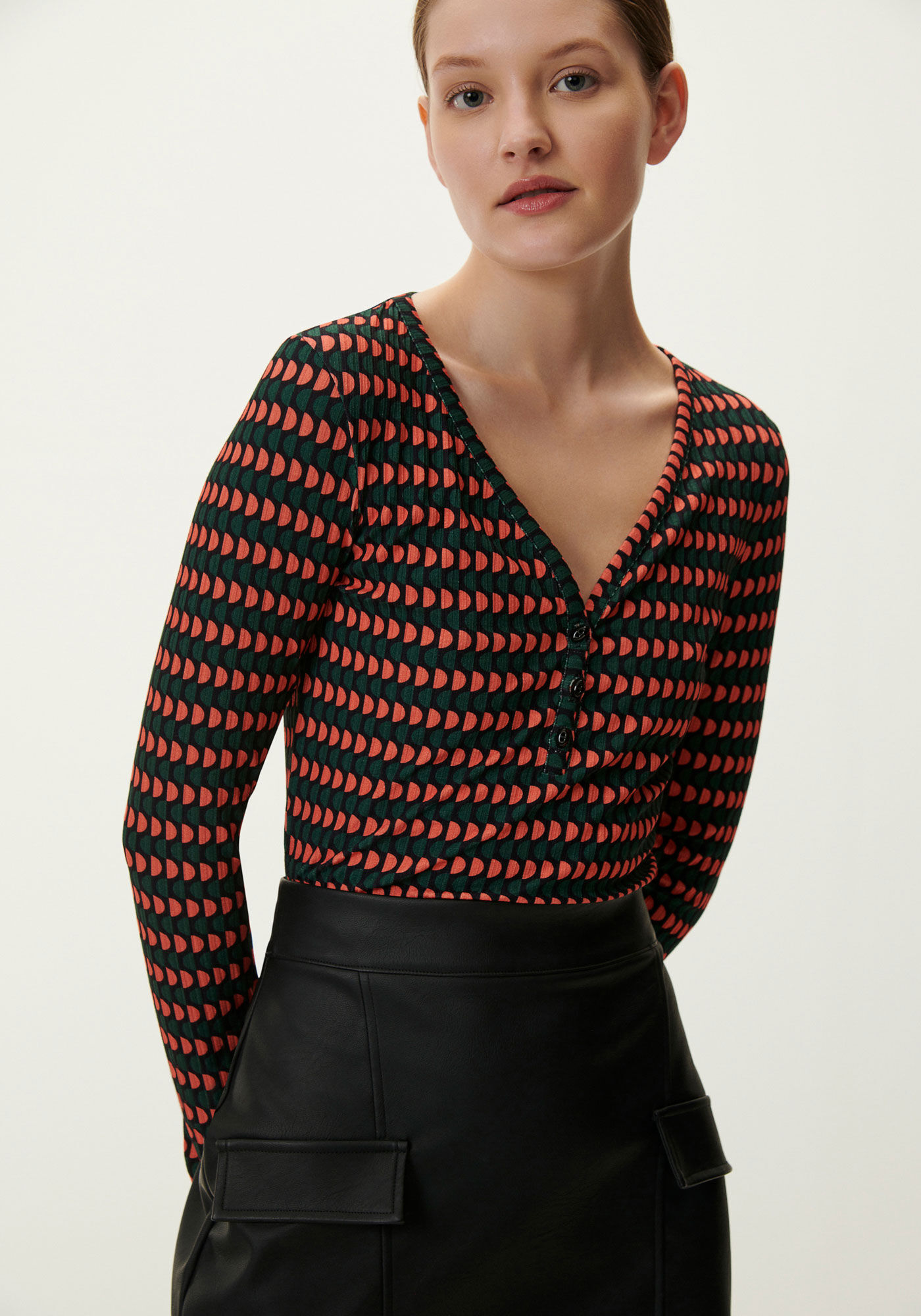 Blusa Manga Longa Canelada com Bot&otilde;es Decote, , large.