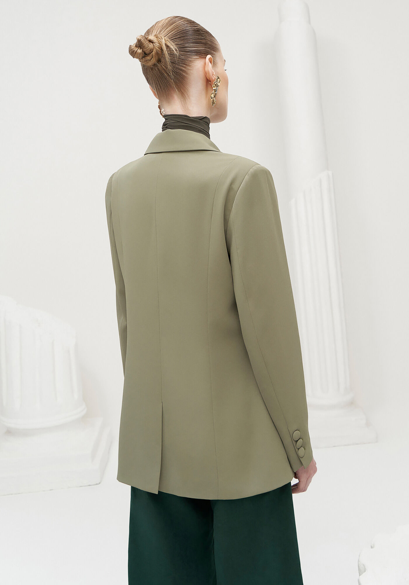 Cal&ccedil;a Reta Alfaiataria em Tecido Aveludado, VERDE CLOROFILA, large.