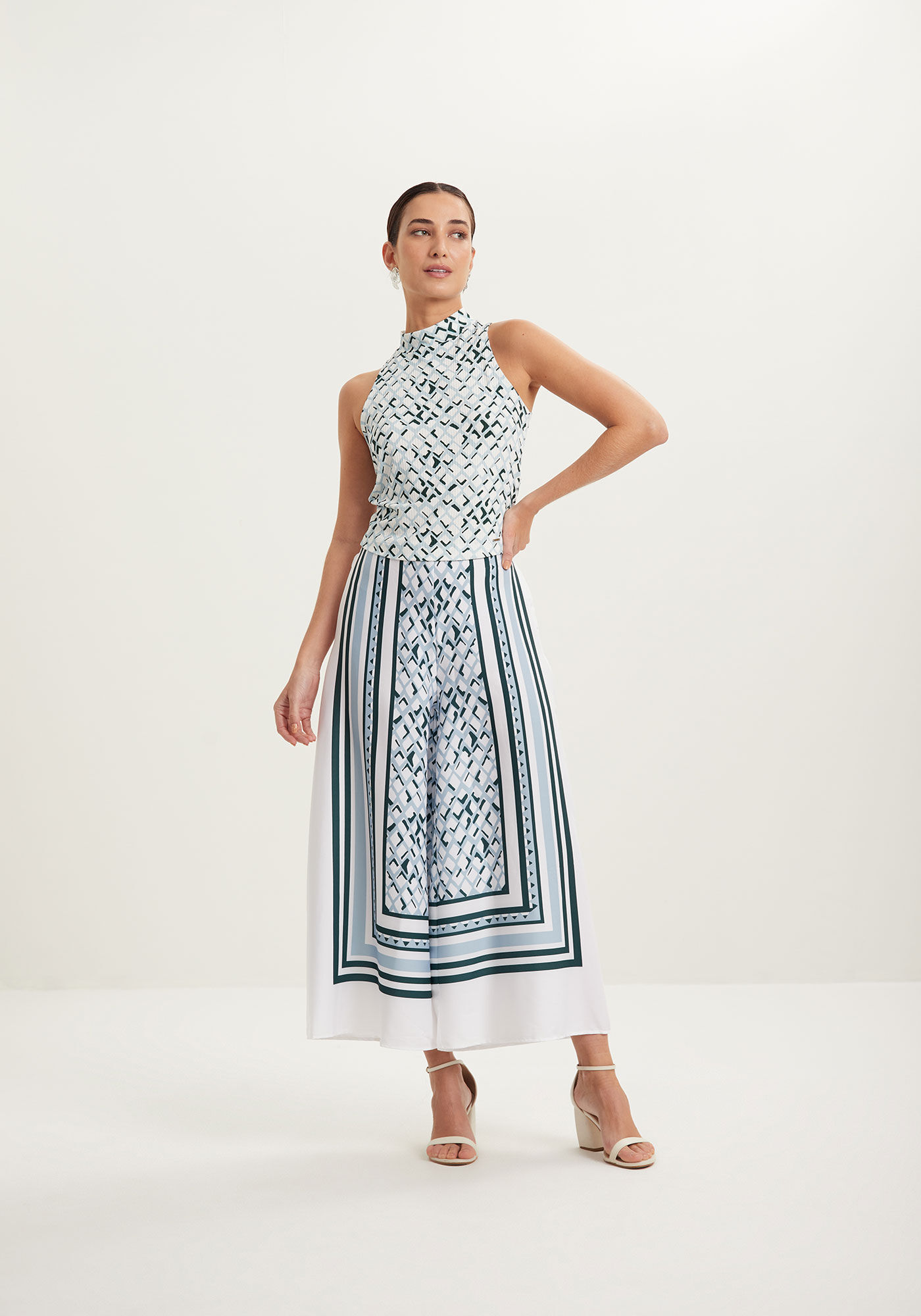 Blusa Estampada Sem Mangas Com Gola Alta Em Malha Canelada, , large.