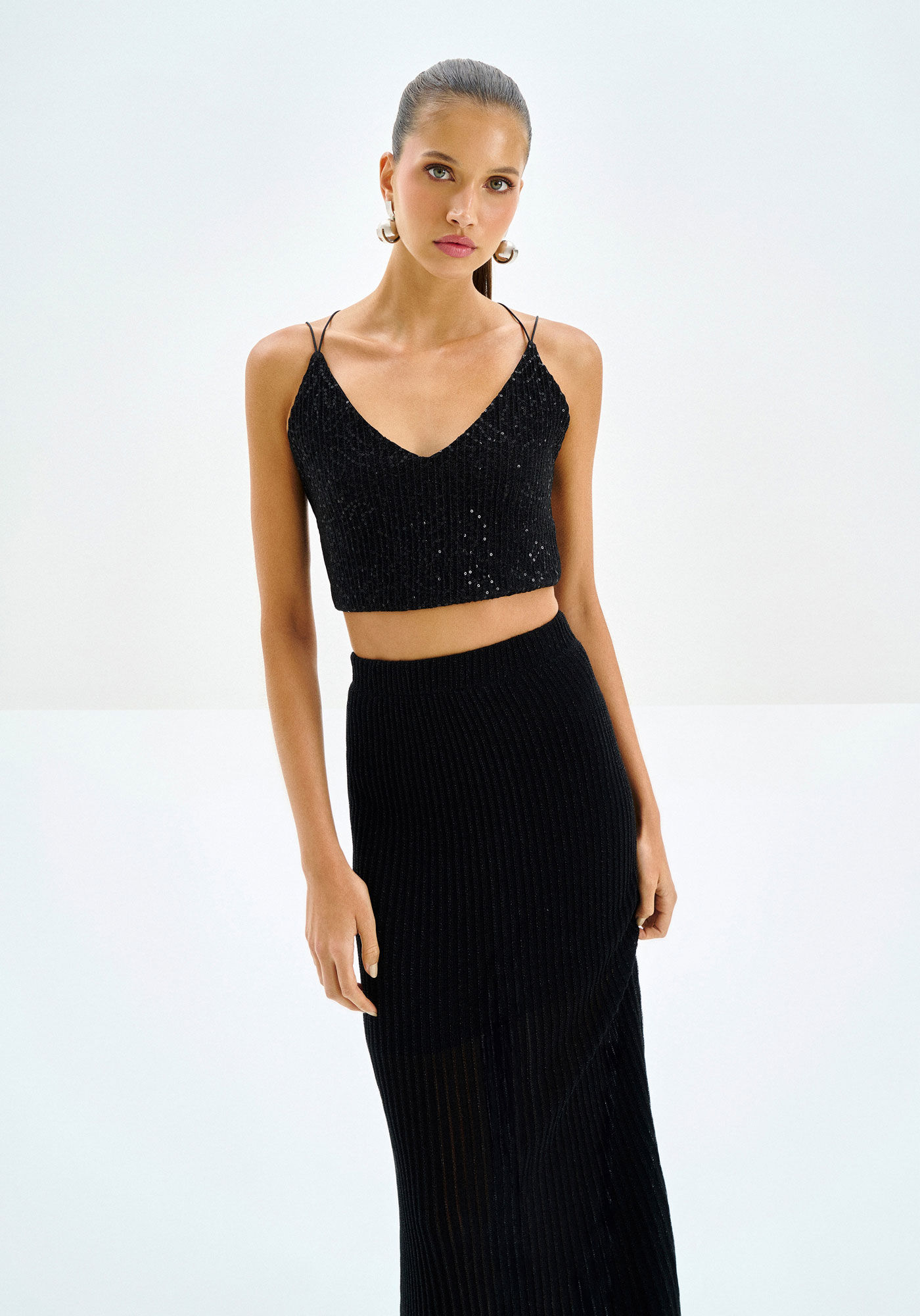 Blusa Cropped em Paet&ecirc;s com Recorte Costas, , large.