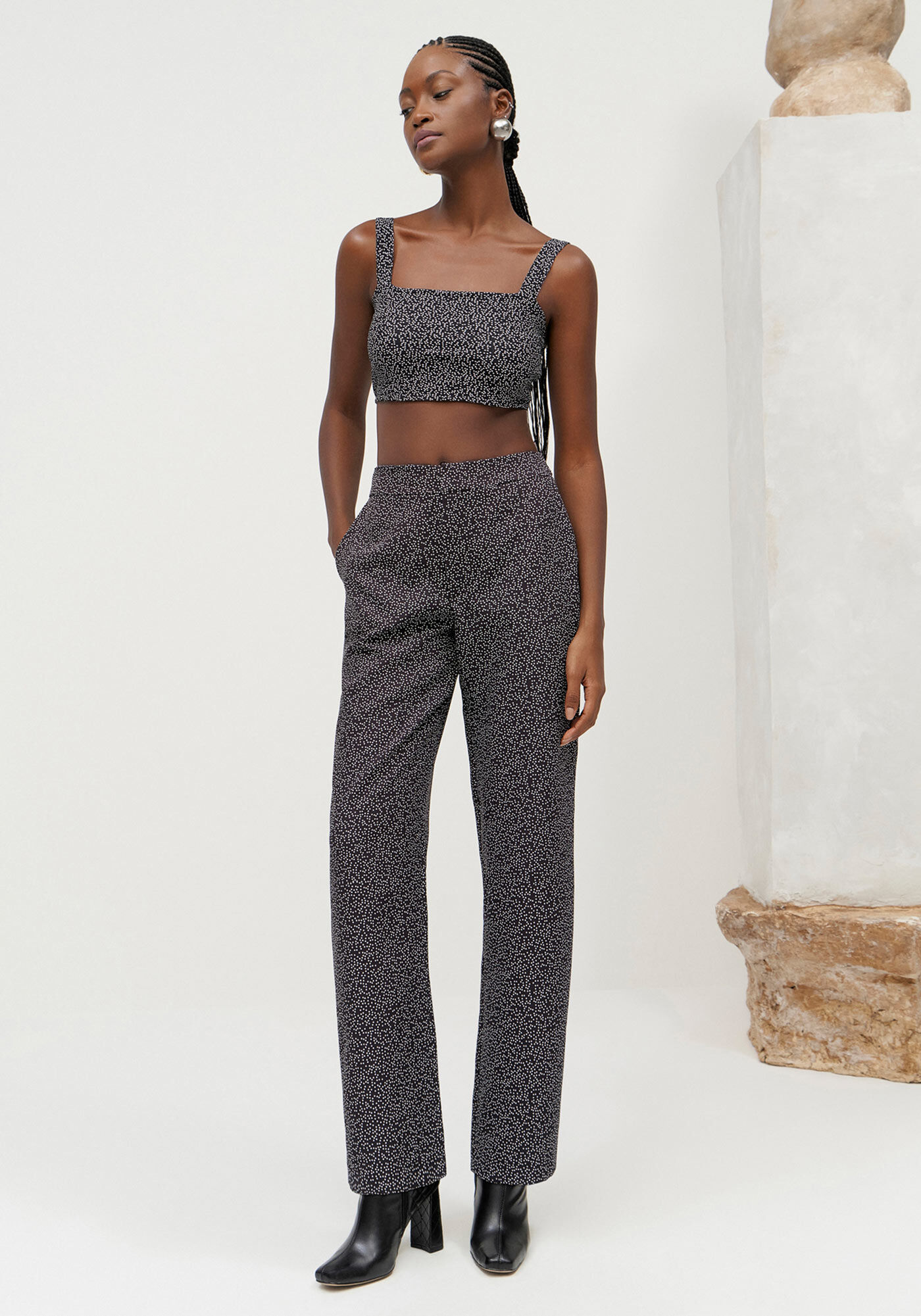 Cal&ccedil;a Reta em Tecido Plano com Cintura M&eacute;dia, , large.