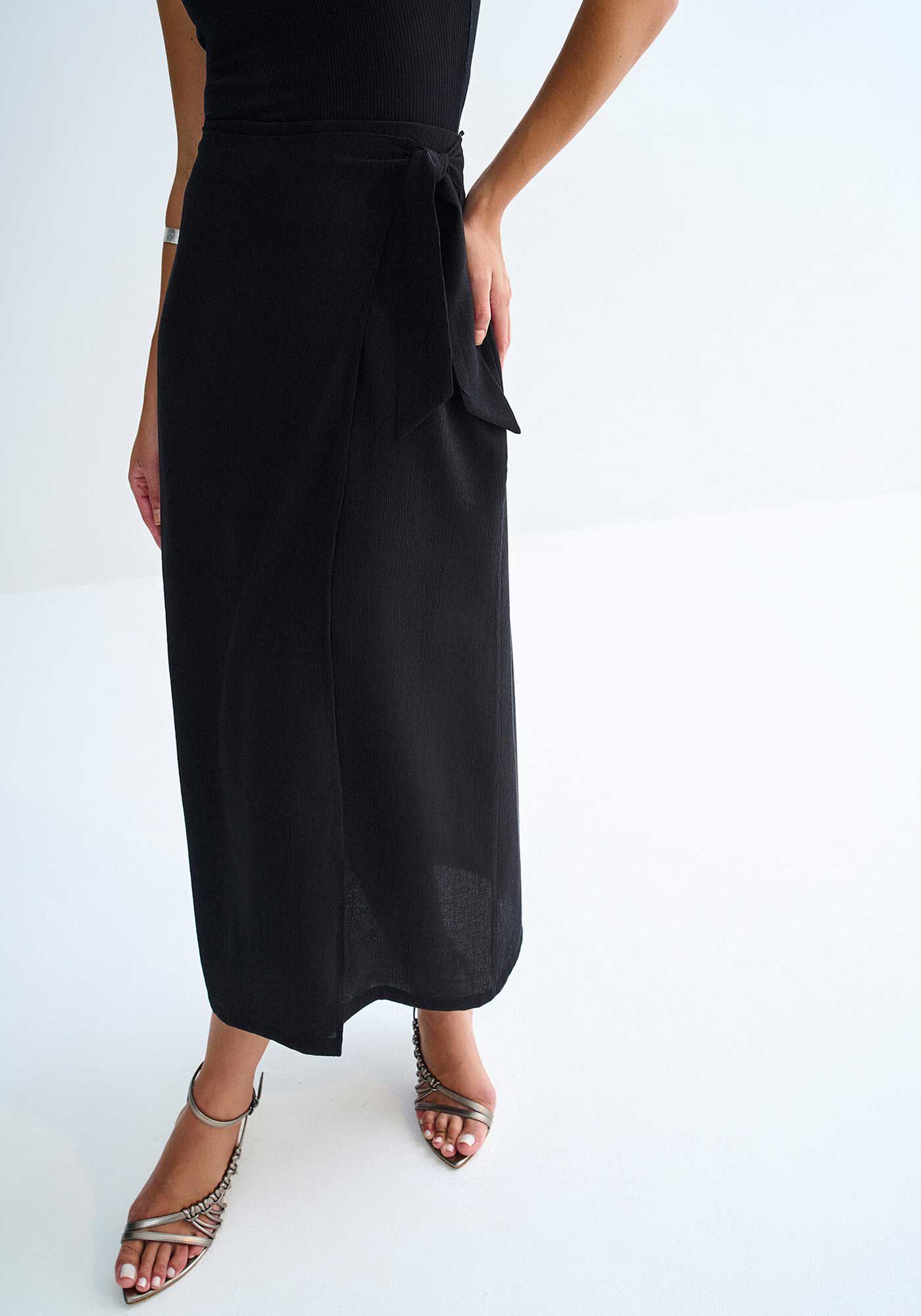 Saia Midi Transpassada em Viscose Texturizada, , large.