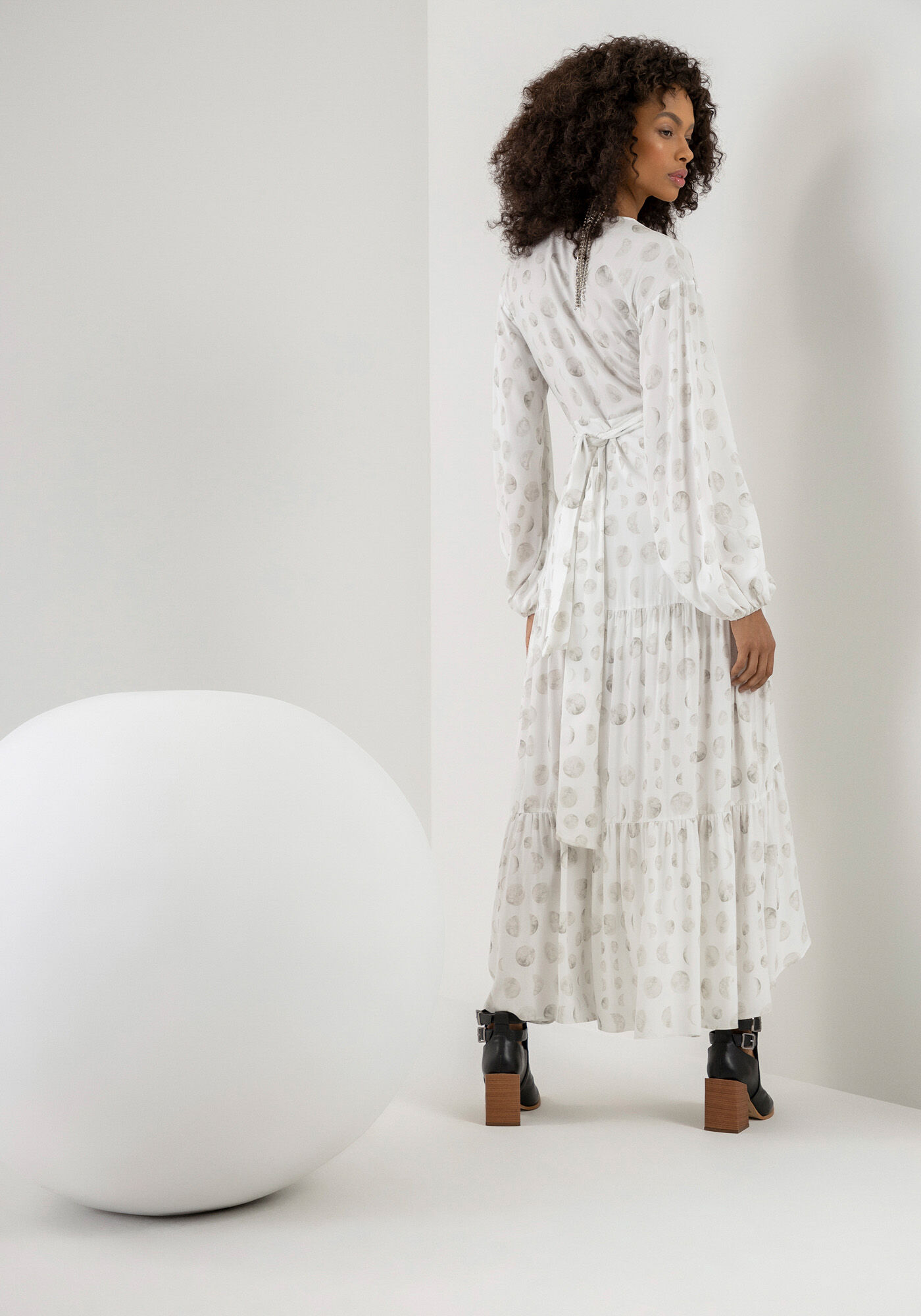 Vestido Midi Manga Longa Transpassado com Babado, LUA, large.