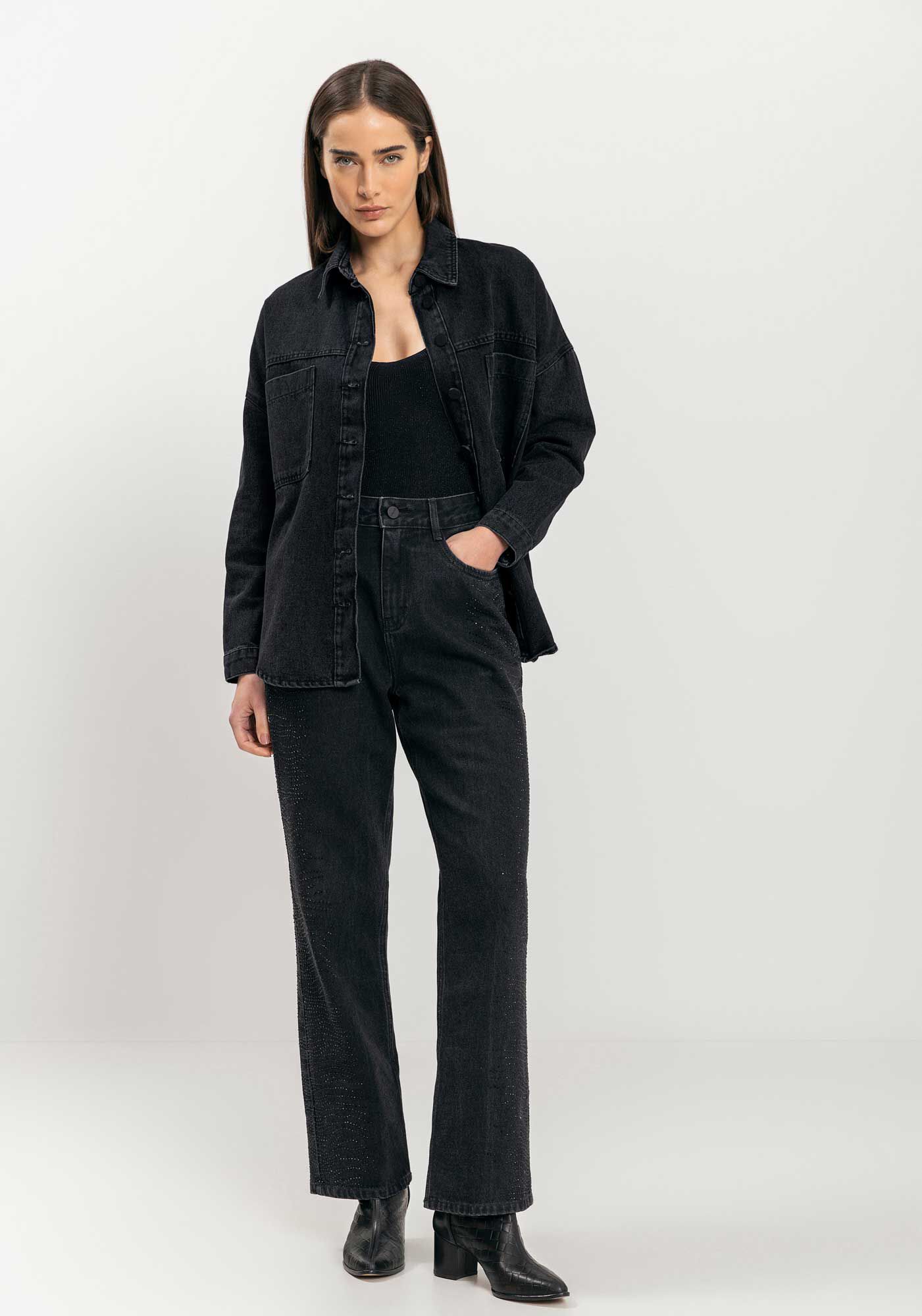 Cal&ccedil;a Reta Jeans Cropped Com Aplica&ccedil;&otilde;es De Strass, PRETO, large.