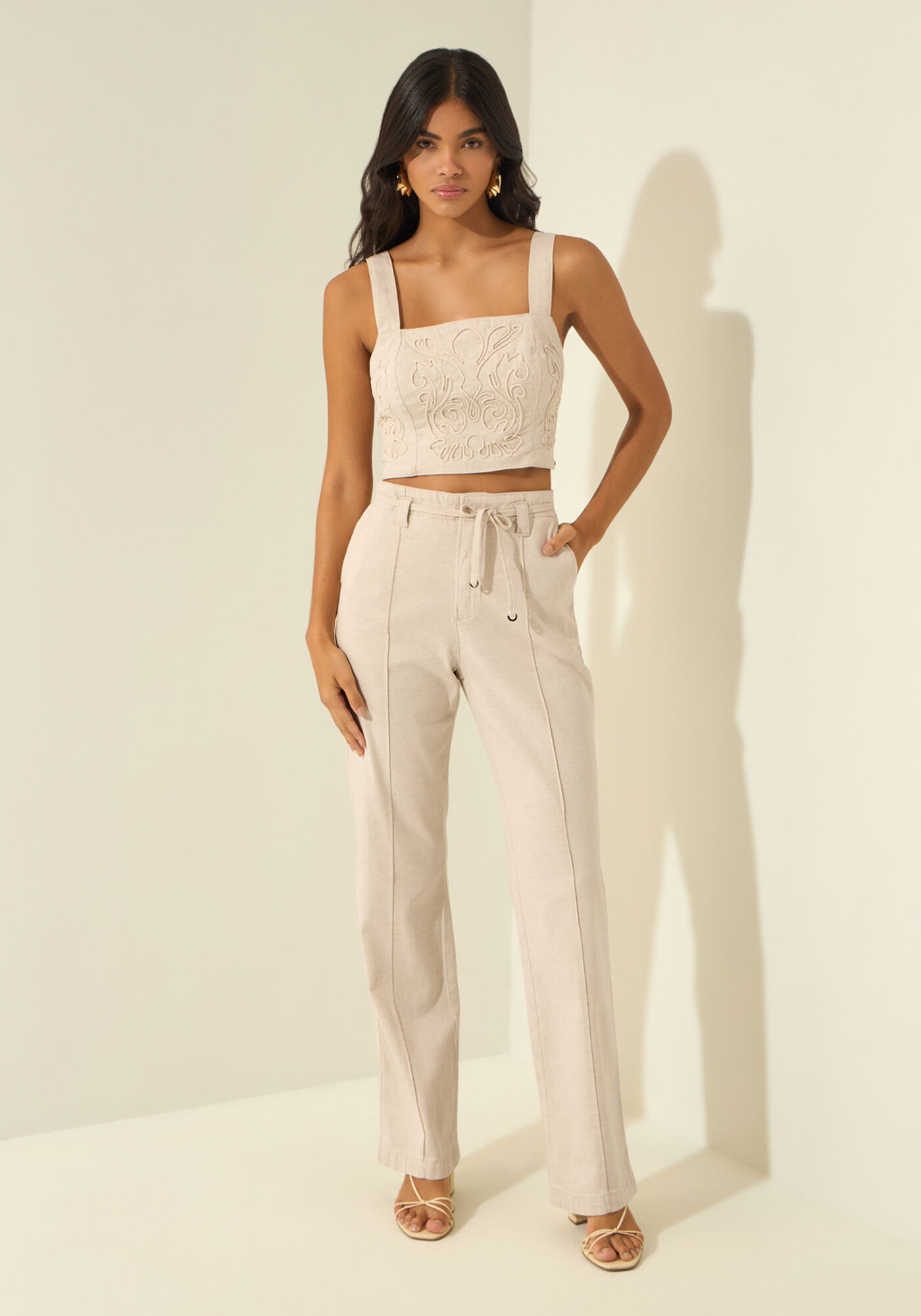 Cal&ccedil;a Reta Com Cintura Alta E Cinto Em Sarja Com Linho, NATURAL, large.