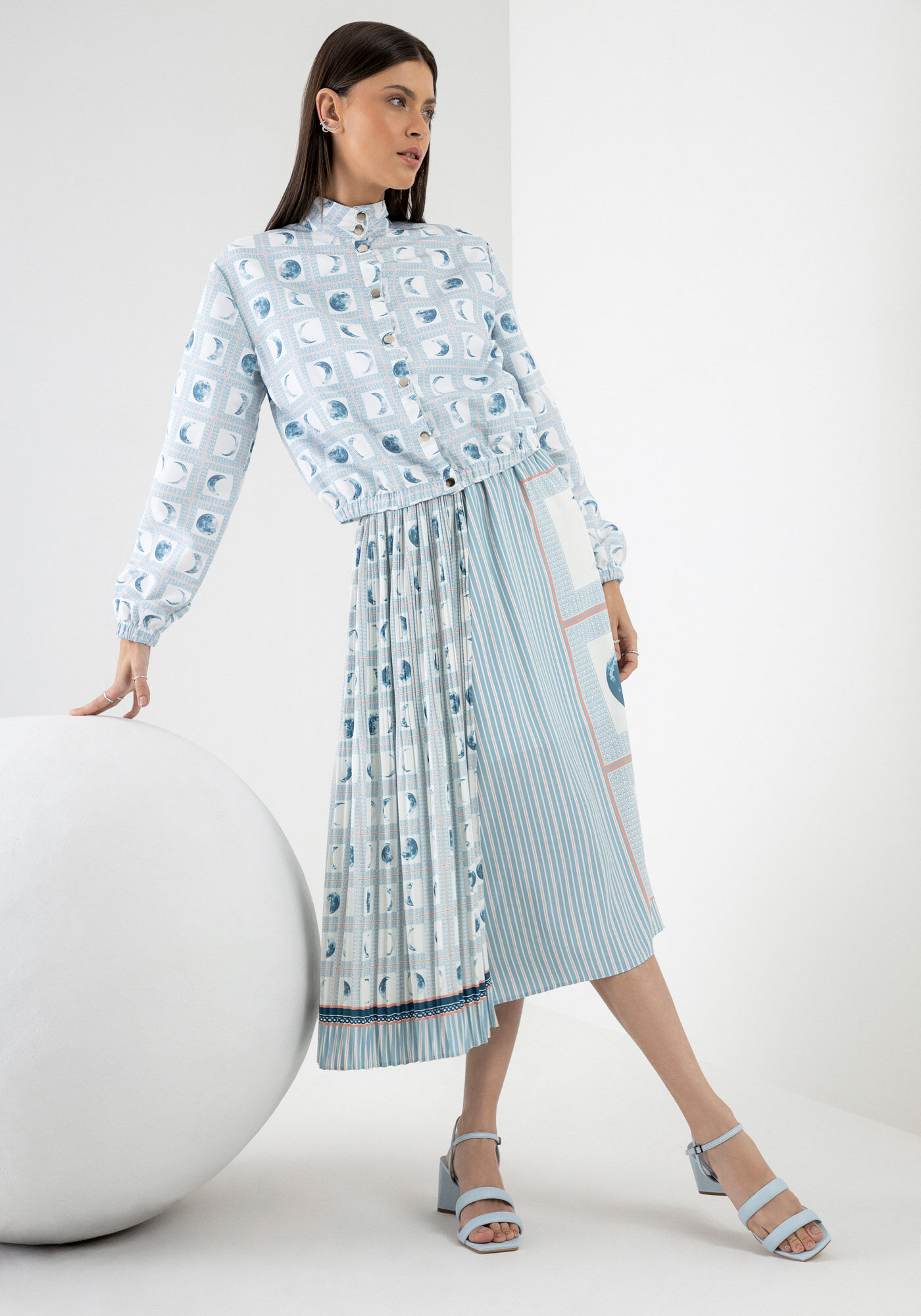 Jaqueta Bomber Cropped Estampada com Gola Alta, LUNAR, large.