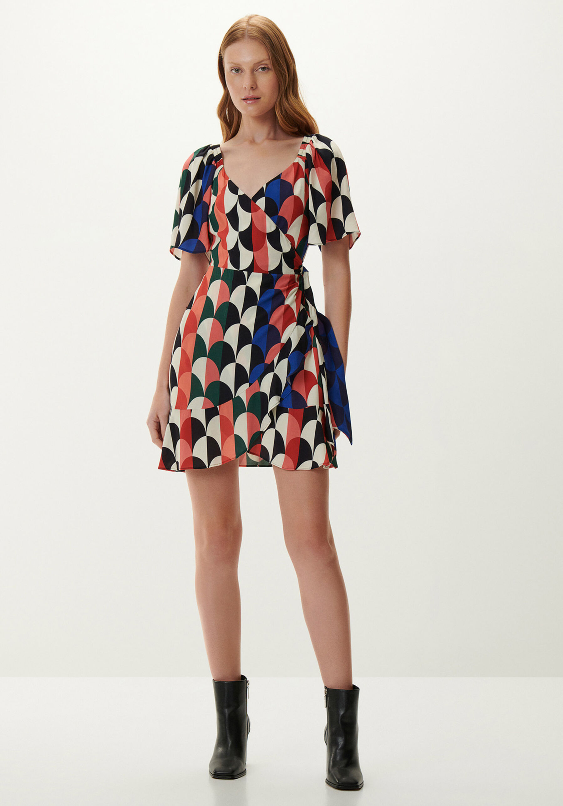 Vestido Curto Estampado em Viscose Transpassado, . Vestido Curto Estampado em Viscose Transpassado, , large.