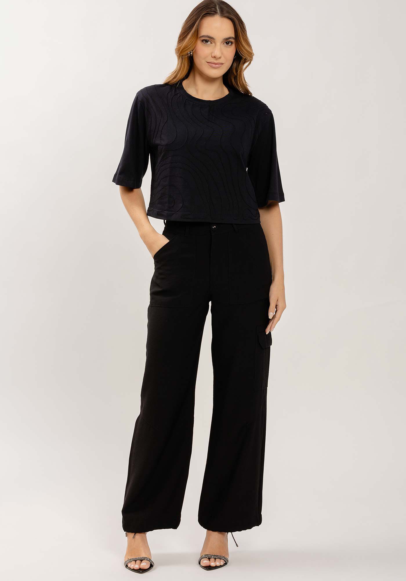 T-shirt Cropped em Malha Prime com Bordado Ondas, , large.