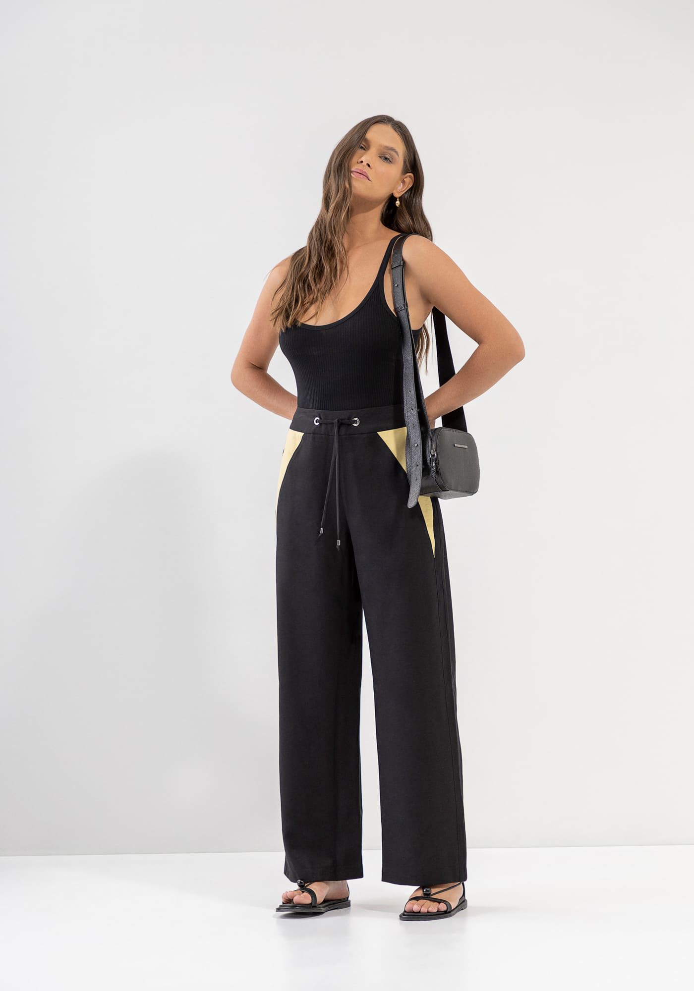 Cal&ccedil;a Reta Cintura Alta com Recorte Geom&eacute;trico, , large.