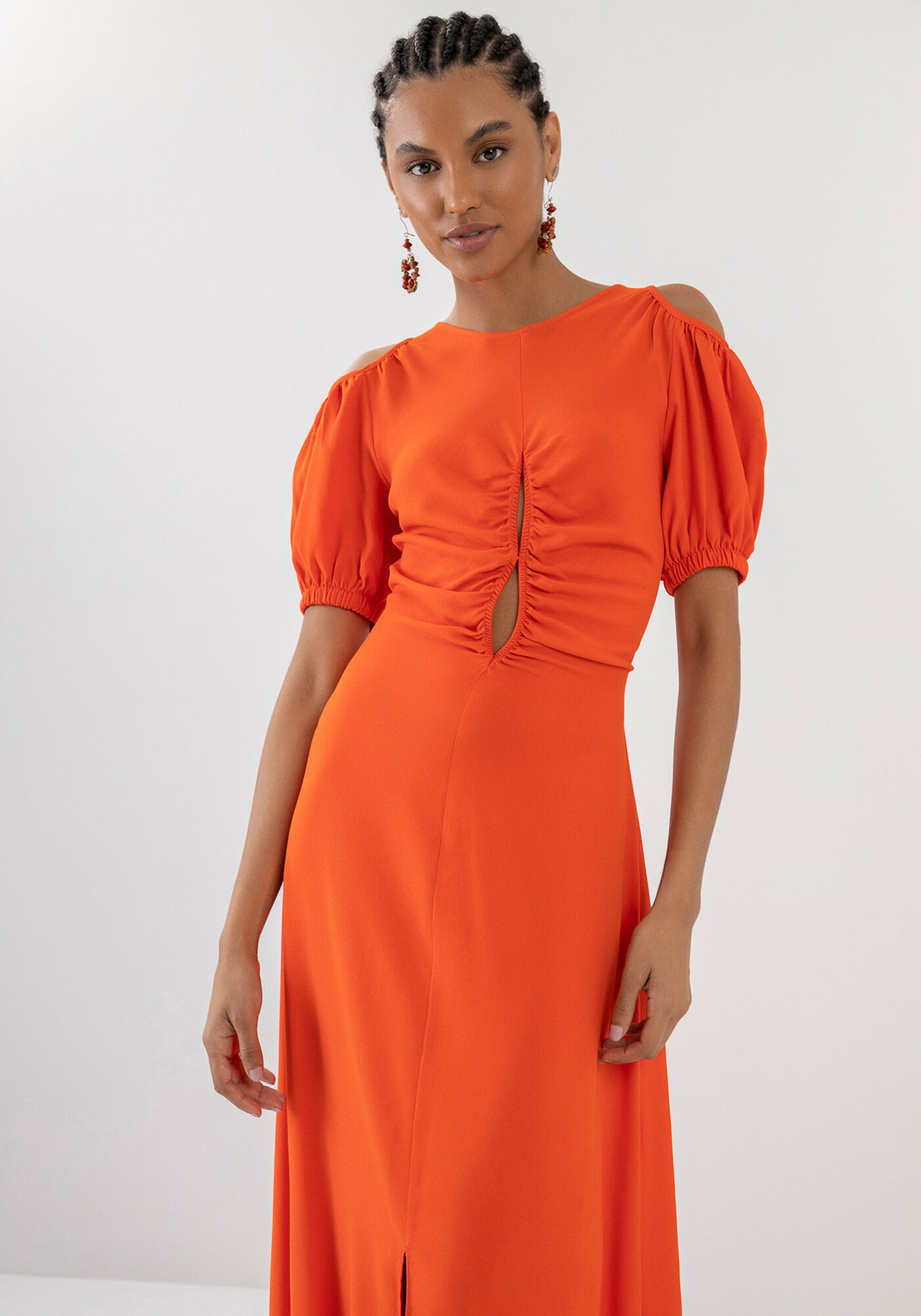 Vestido Midi Franzido em Crepe com Fenda, , large.