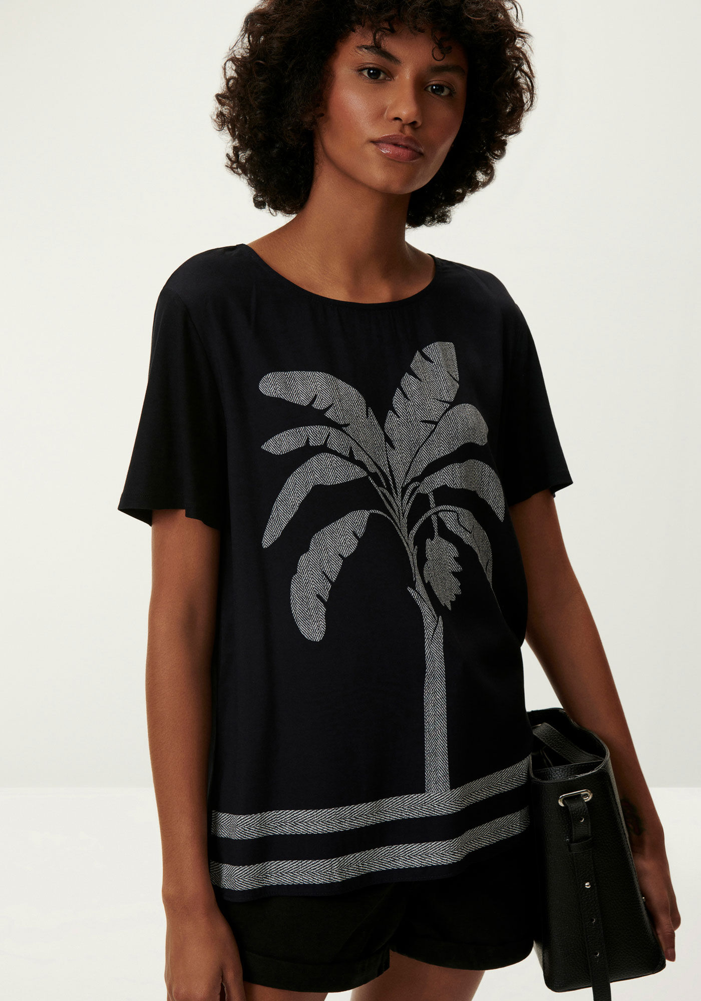 Blusa Manga Curta em Tecido Plano Estampada, , large.