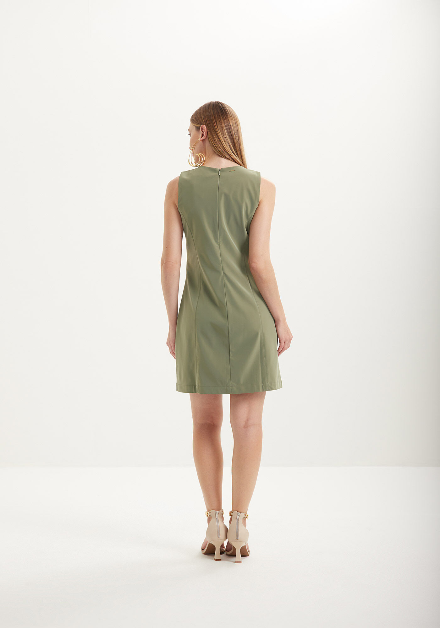 Vestido Curto Sem Mangas Com Recortes Pespontados, , large.