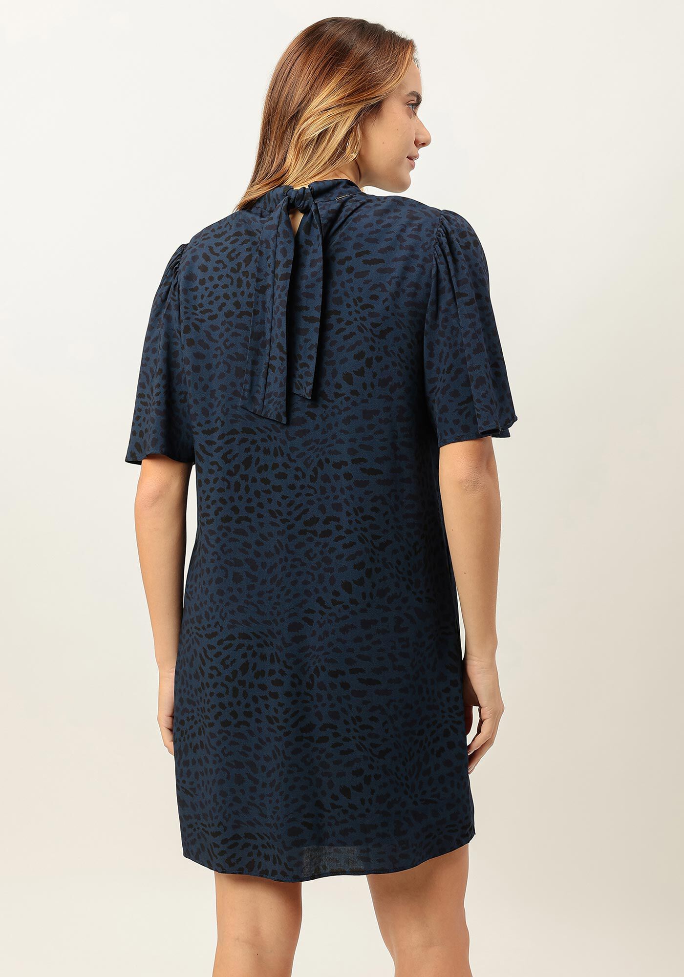 Vestido Curto Estampado em Viscose com Cut Decote, , large.