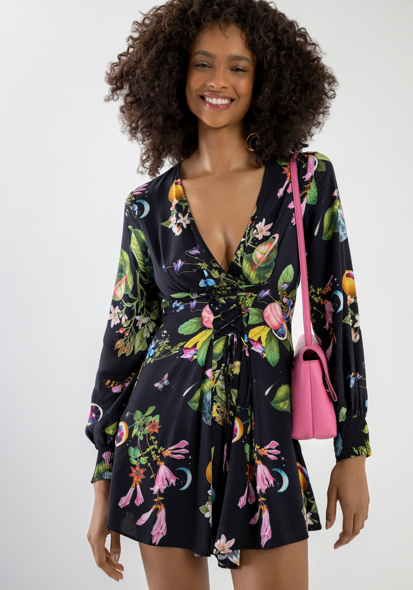 Vestido curto best sale com manguinha