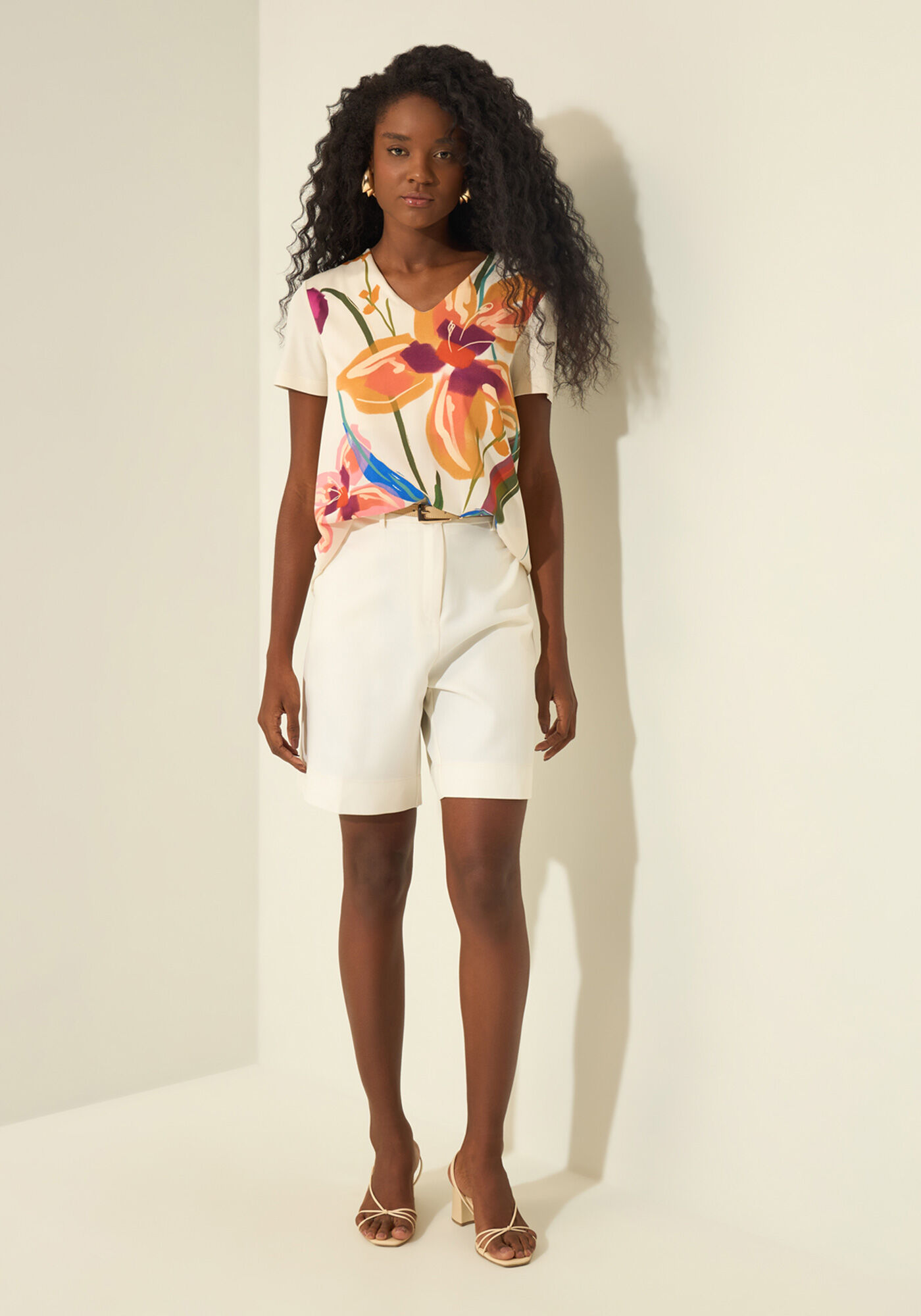 Blusa De Mangas Curtas Com Decote Em V E Frente Estampada, DELICADEZA BEGE, large.