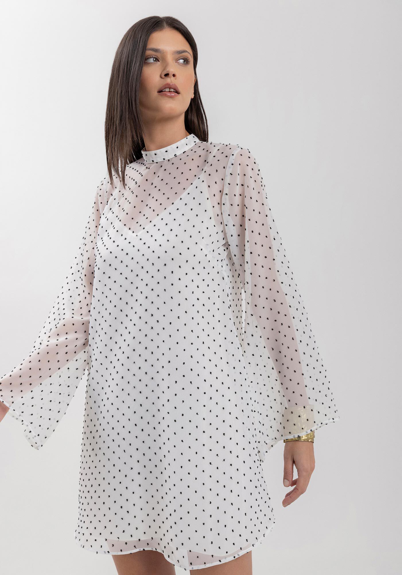 Vestido Curto De Mangas Longas Em Chiffon Com Po&aacute;s, , large.