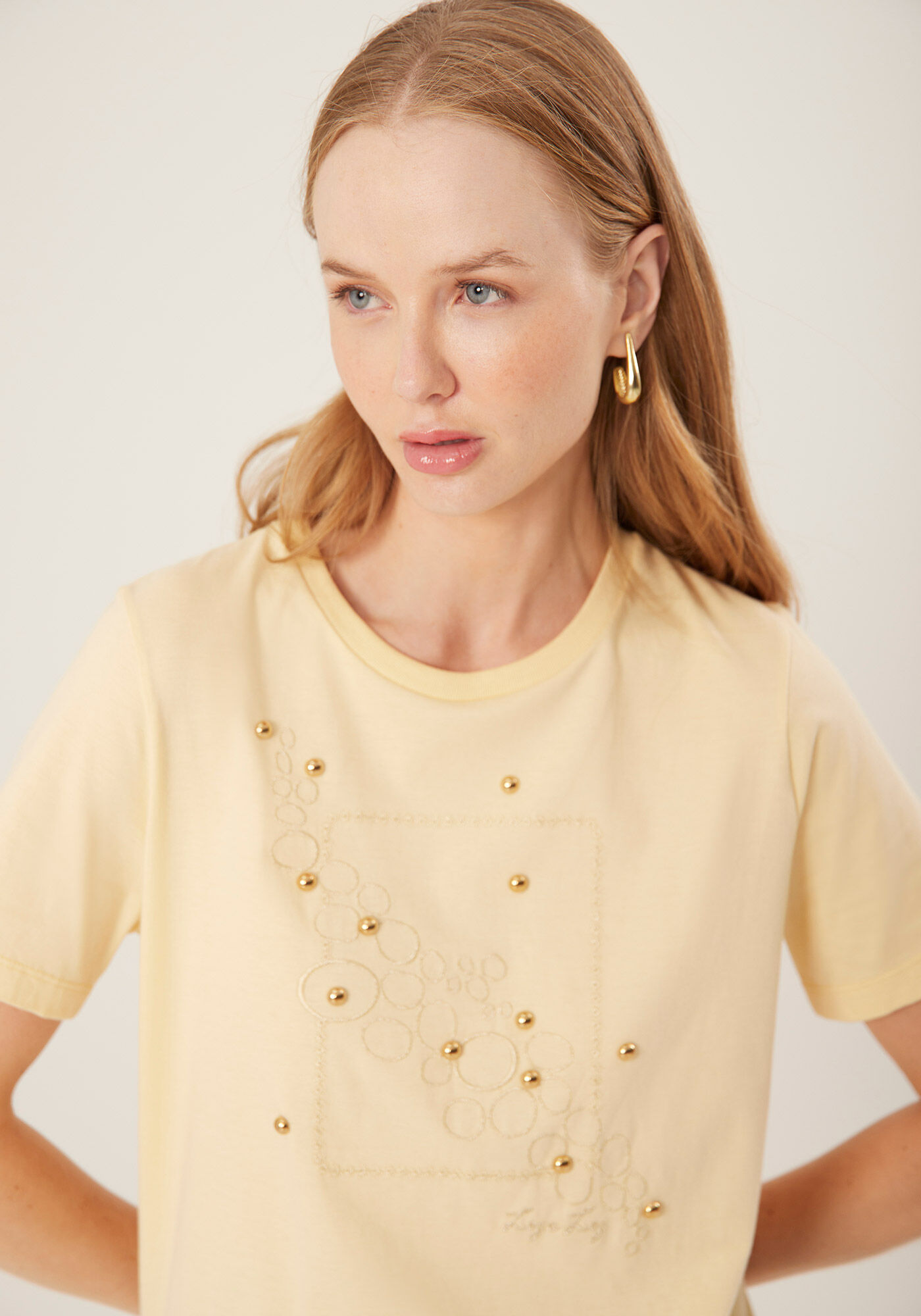 Blusa Em Algod&atilde;o Com Mangas Curtas E Apliques Metalizados, , large.