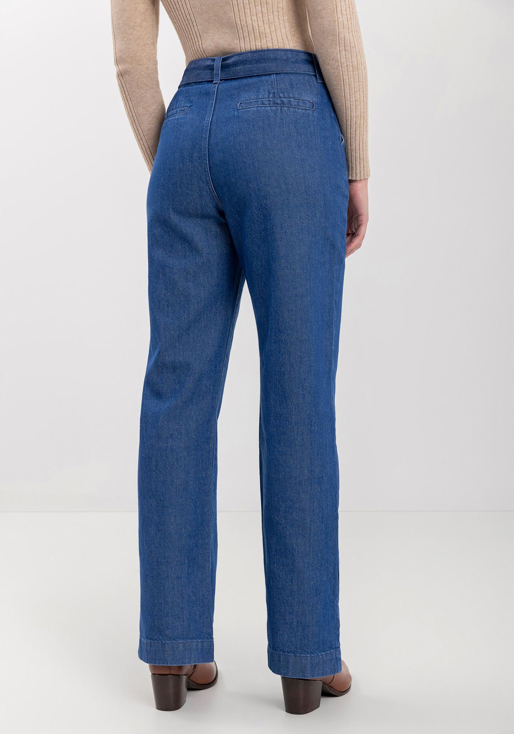 Calça Jeans Reta Com Fendas Na Barra E Cinto, . Calça Jeans Reta Com Fendas Na Barra E Cinto, , large.